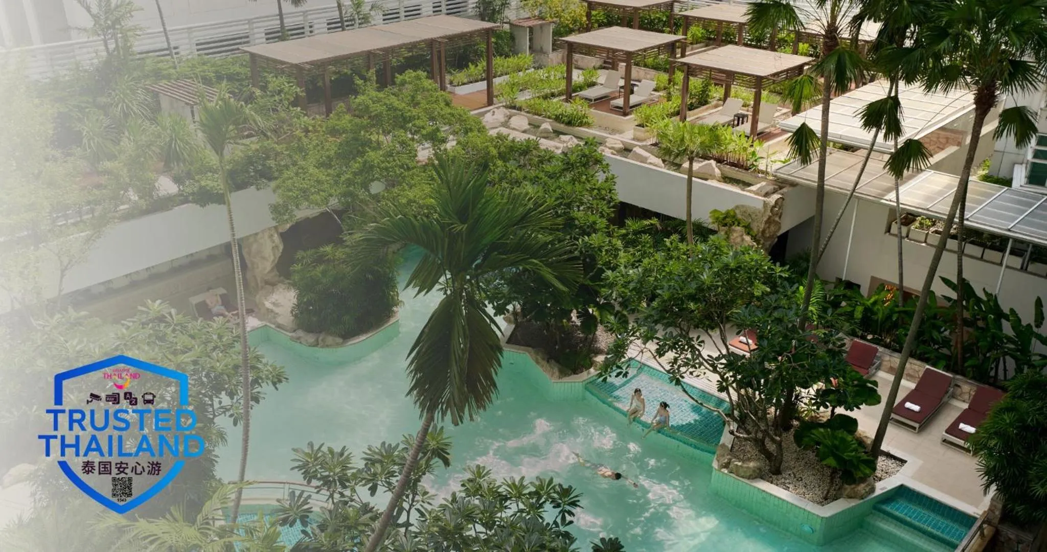 Garden in Dusit Suites Hotel Ratchadamri, Bangkok