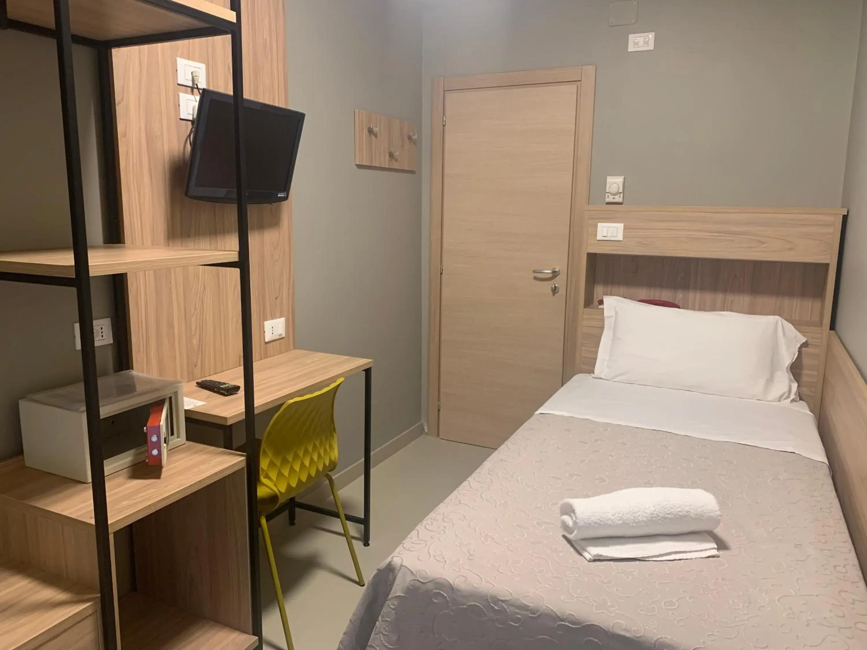 Economy Single Room in Atlas Hotel Economy Single Room in Atlas Hotel