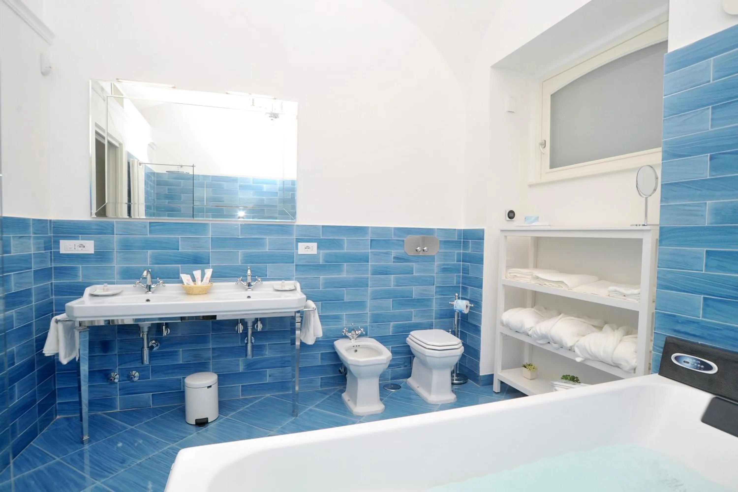 Shower in Core Amalfitano City Suites