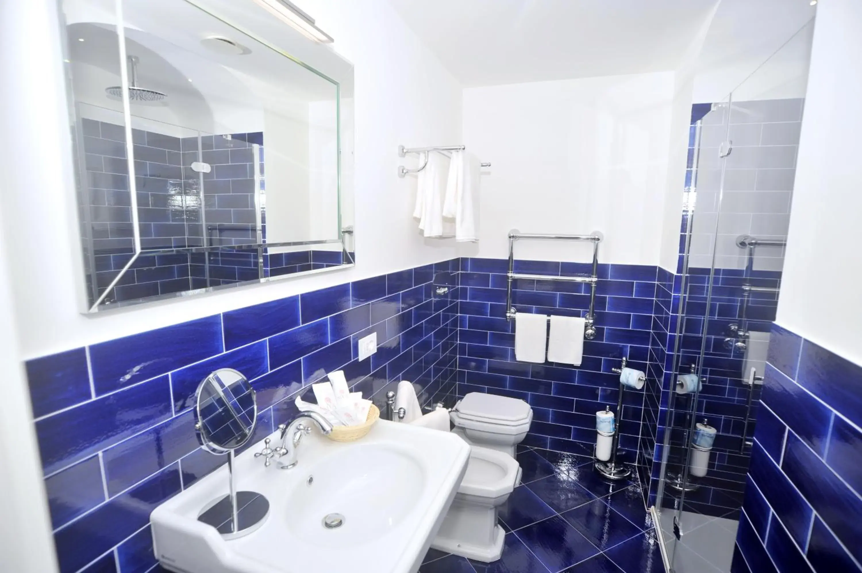Queen Suite with Sea View in Core Amalfitano City Suites Queen Suite with Sea View in Core Amalfitano City Suites