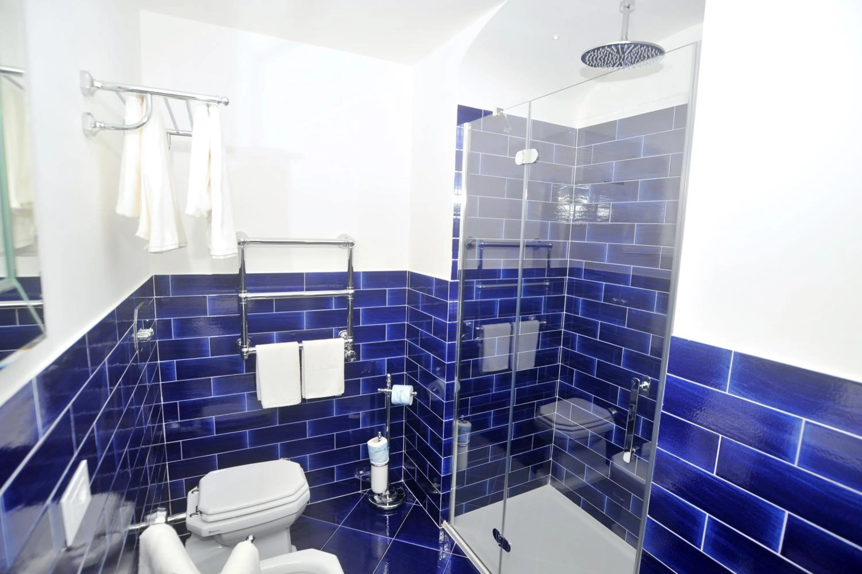 Shower in Core Amalfitano City Suites