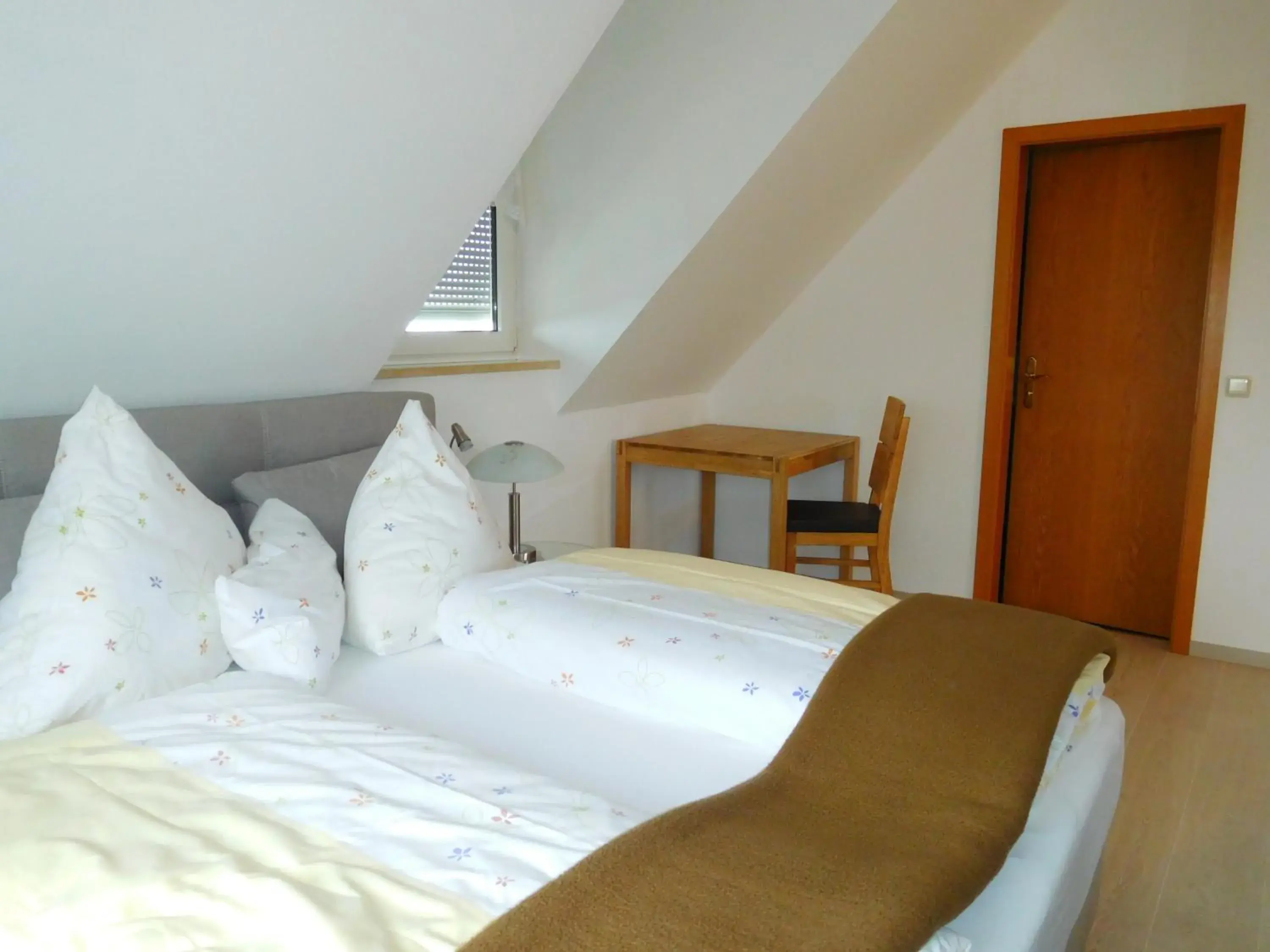 Family Apartment with Balcony (4 Adults) in Kirschberghof Gästehaus und Weinverkauf Family Apartment with Balcony (4 Adults) in Kirschberghof Gästehaus und Weinverkauf