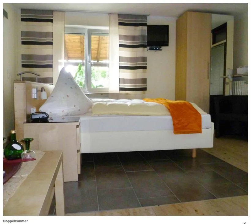 Bed in Kirschberghof Gästehaus und Weinverkauf