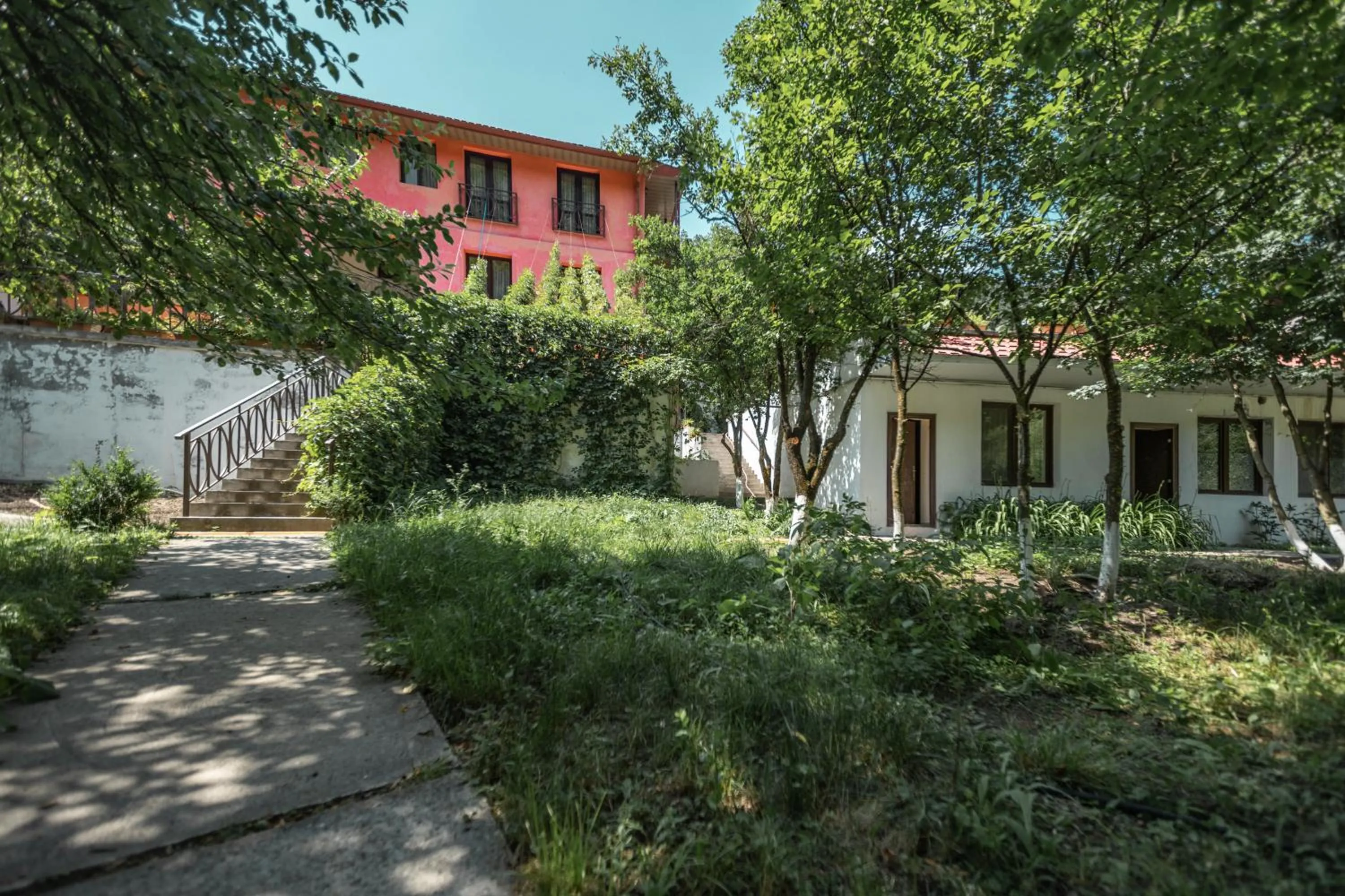 Property building in Ariana Family Hotel