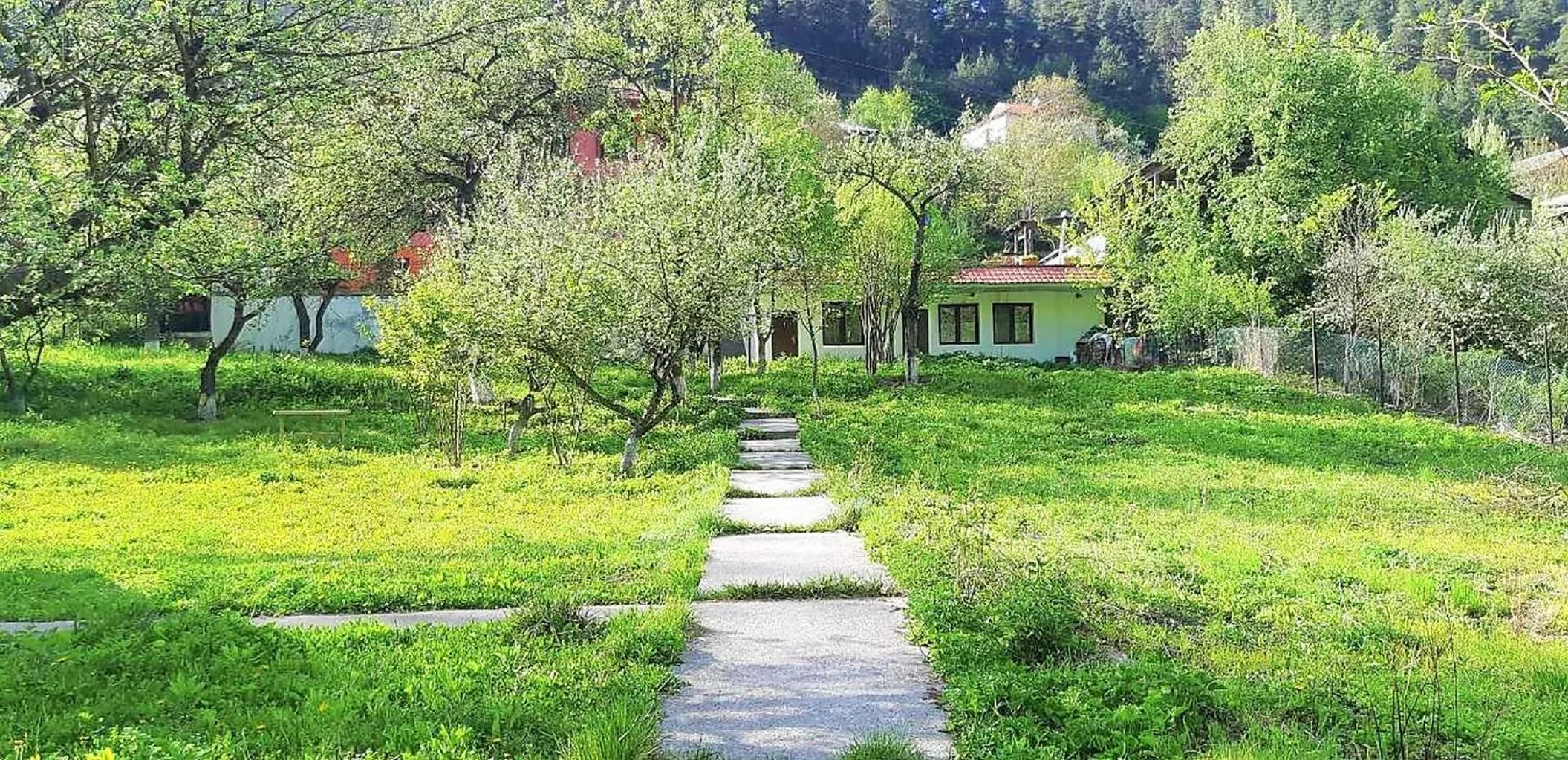 Facade/entrance in Ariana Family Hotel
