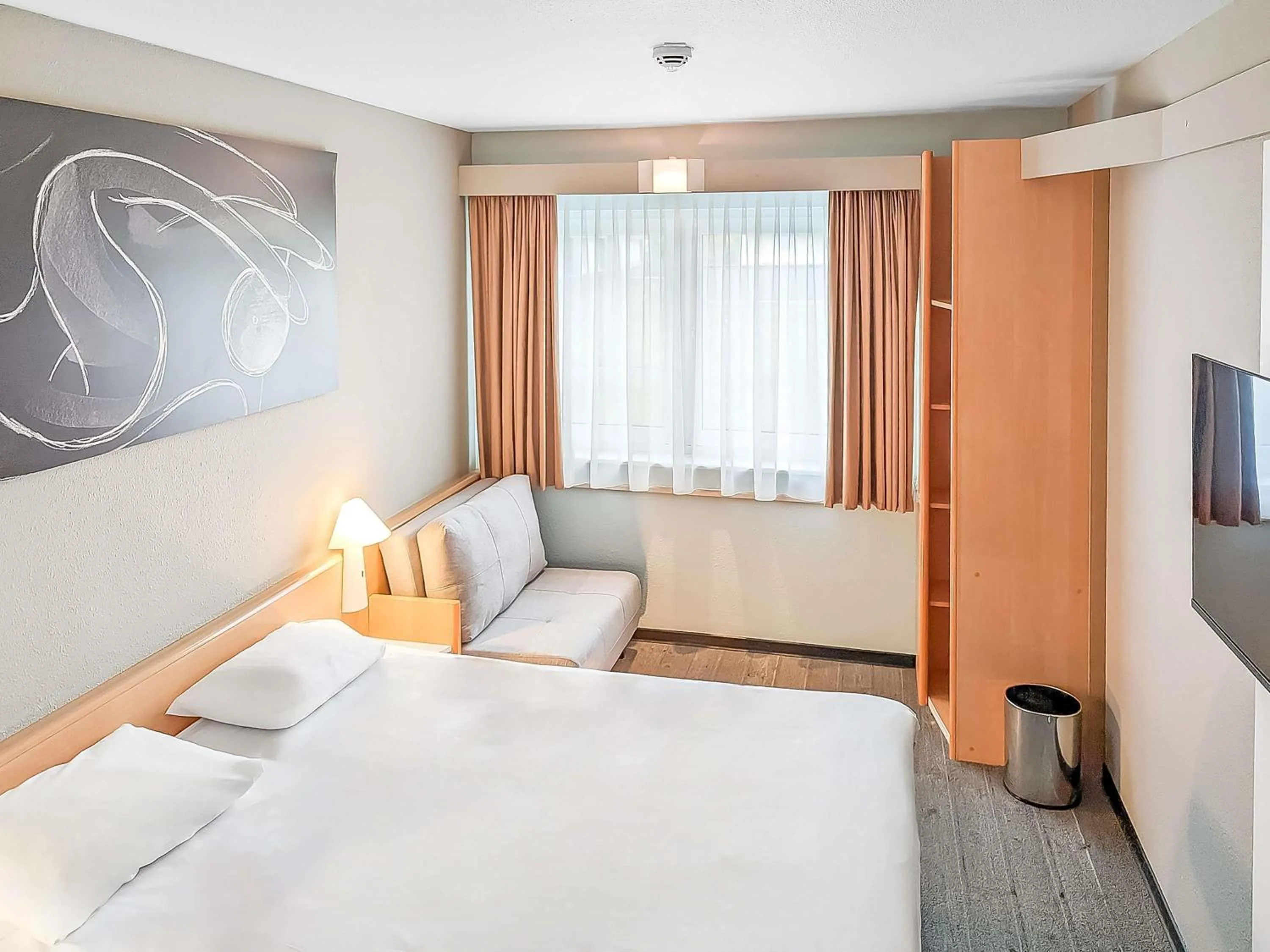 Bedroom, Bed in ibis Luebeck City