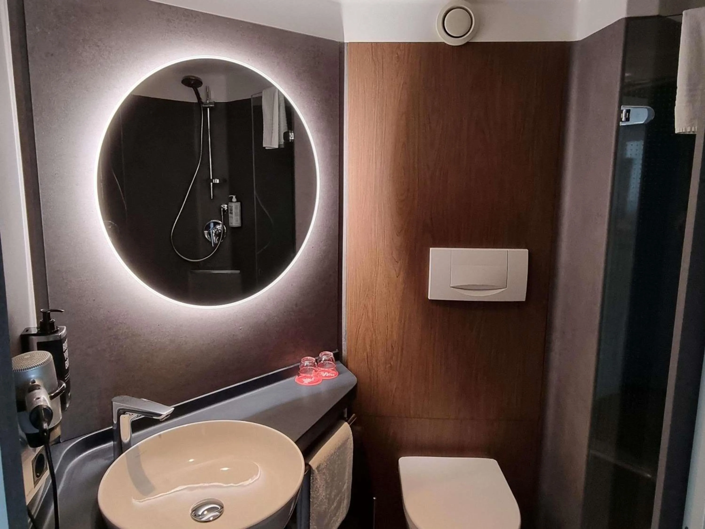 Bedroom in ibis Luebeck City