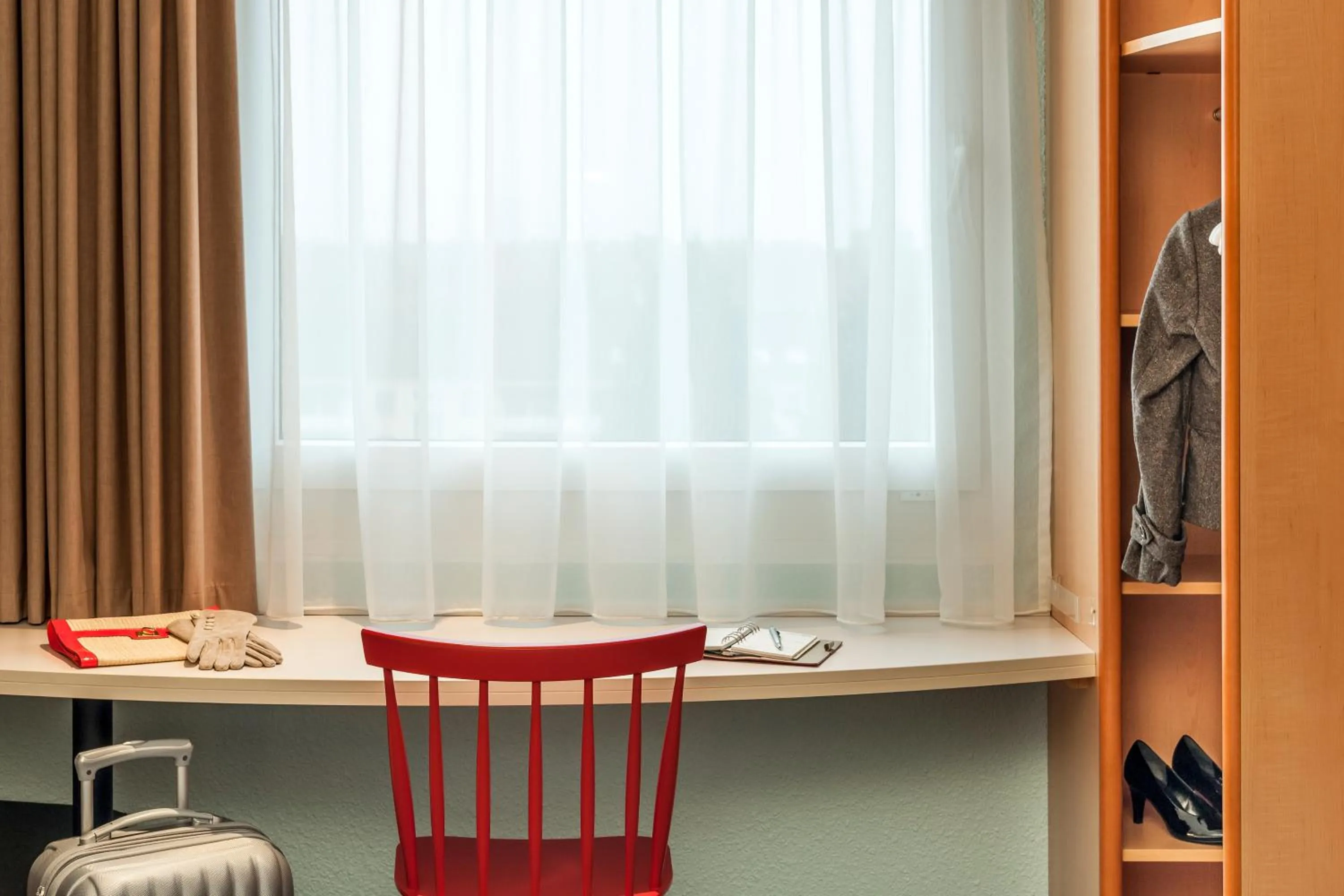 Photo of the whole room in ibis Luebeck City