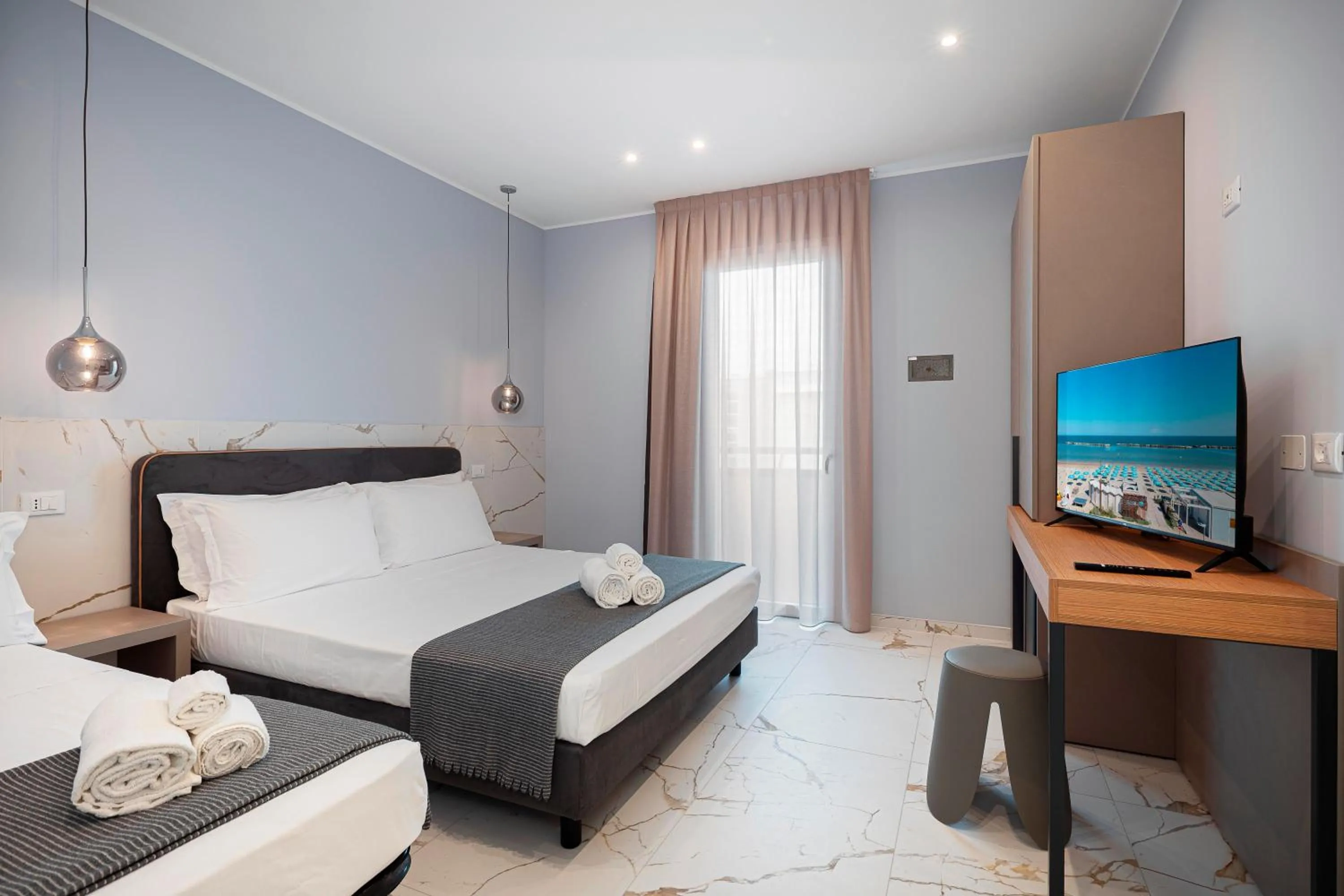 Photo of the whole room, Bed in Hotel Cola Frontemare