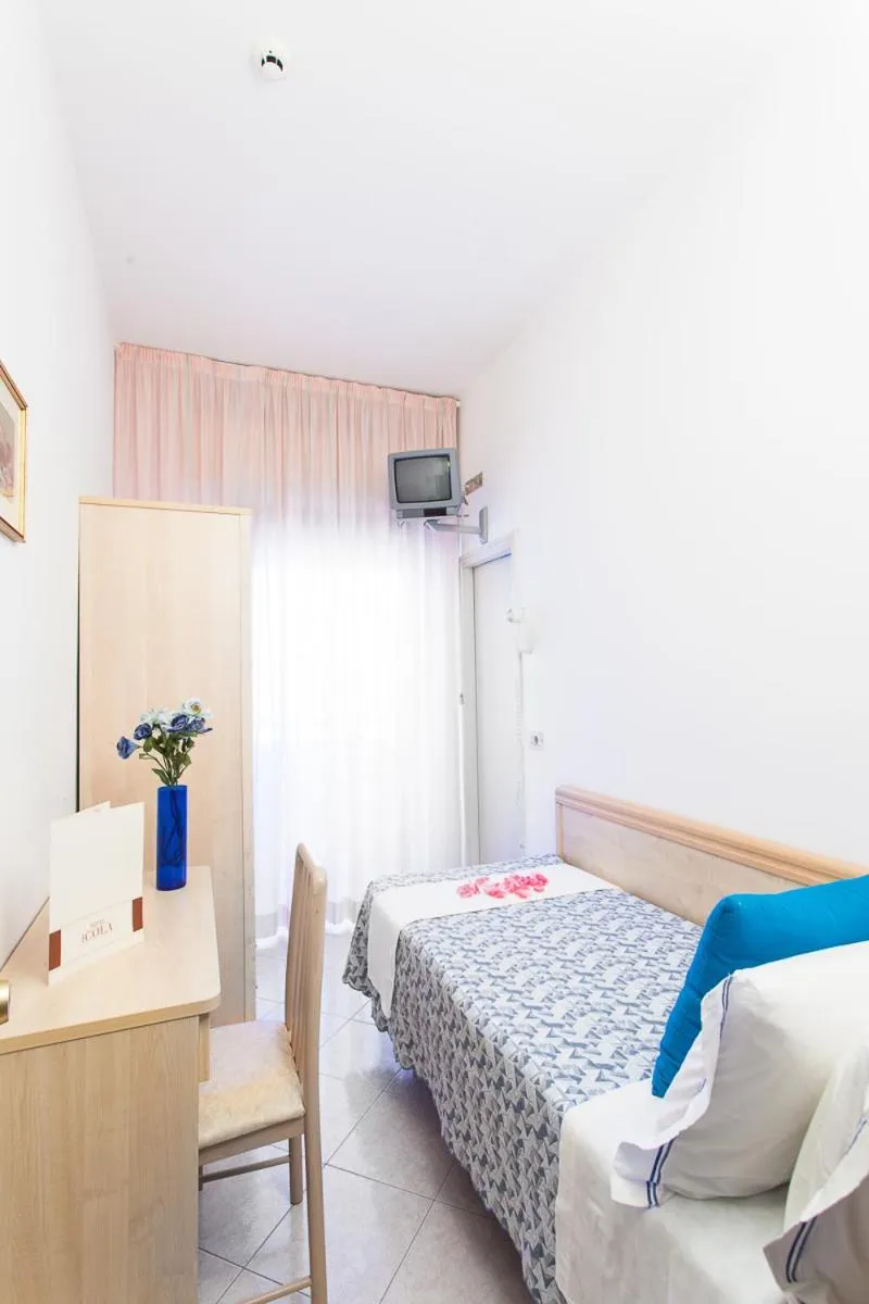 Photo of the whole room, Bed in Hotel Cola Frontemare