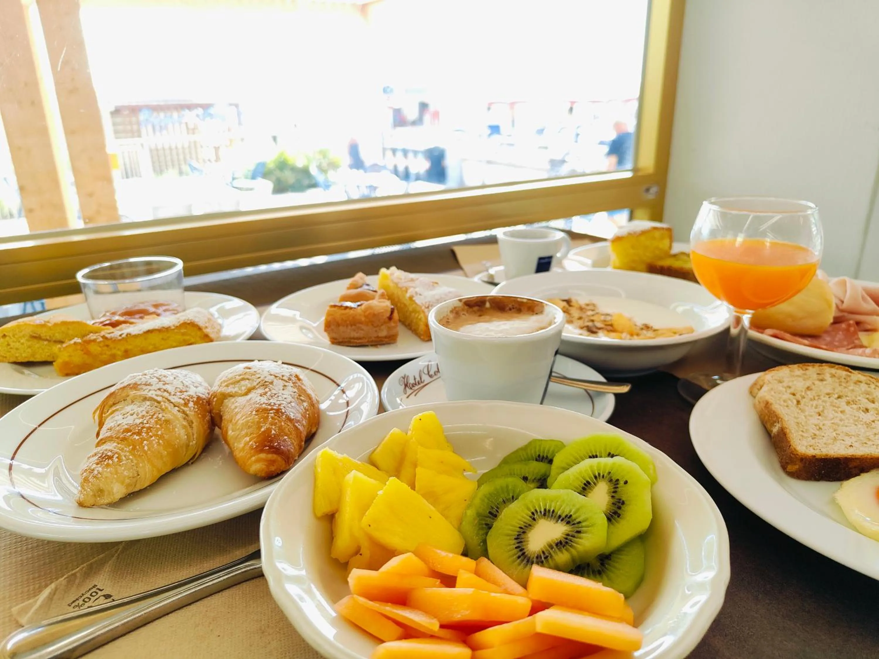 Breakfast in Hotel Cola Frontemare