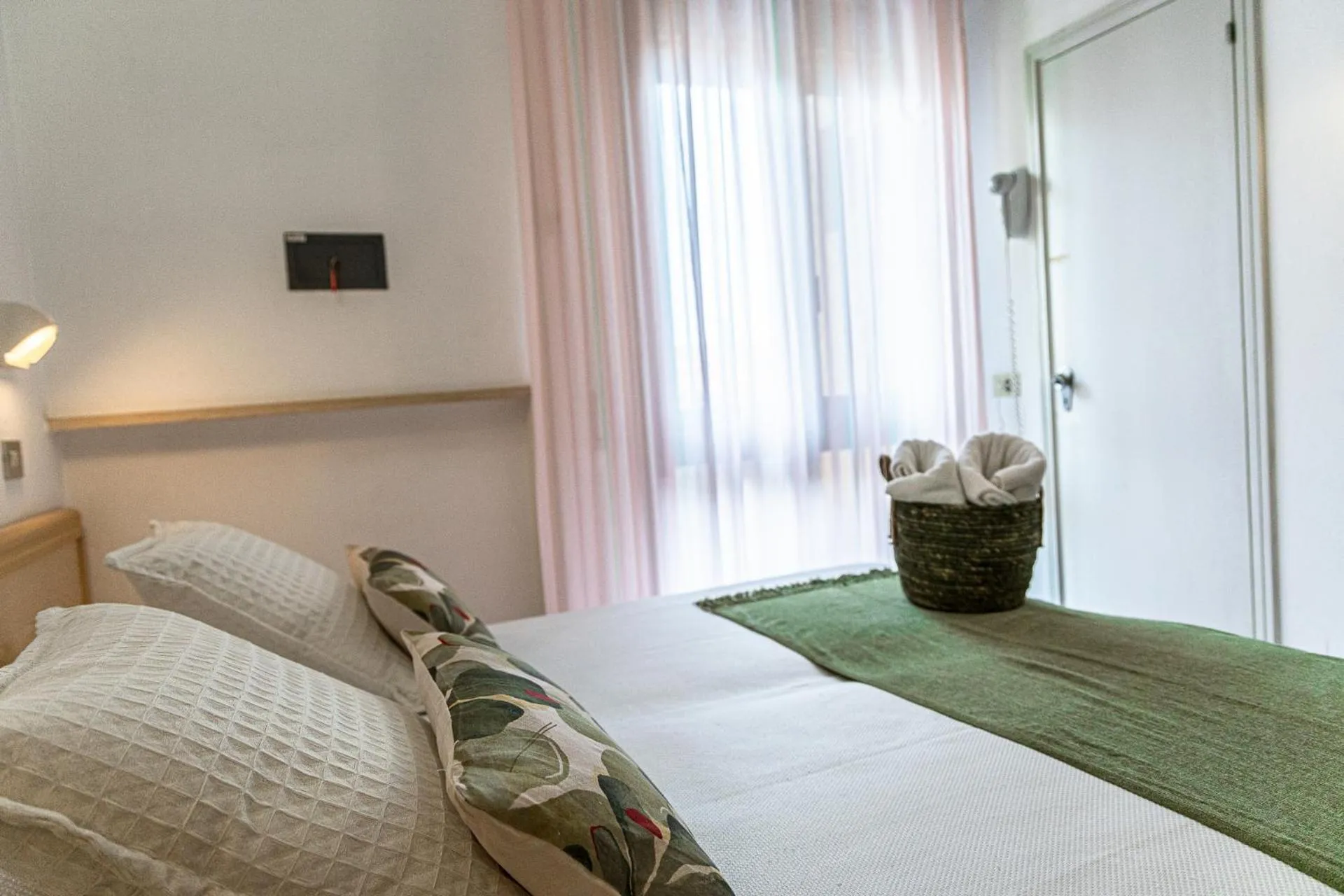 Photo of the whole room, Bed in Hotel Cola Frontemare