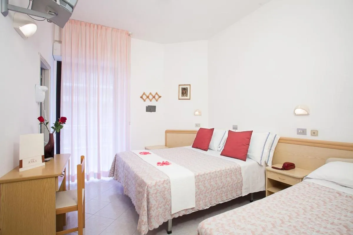 Photo of the whole room, Bed in Hotel Cola Frontemare