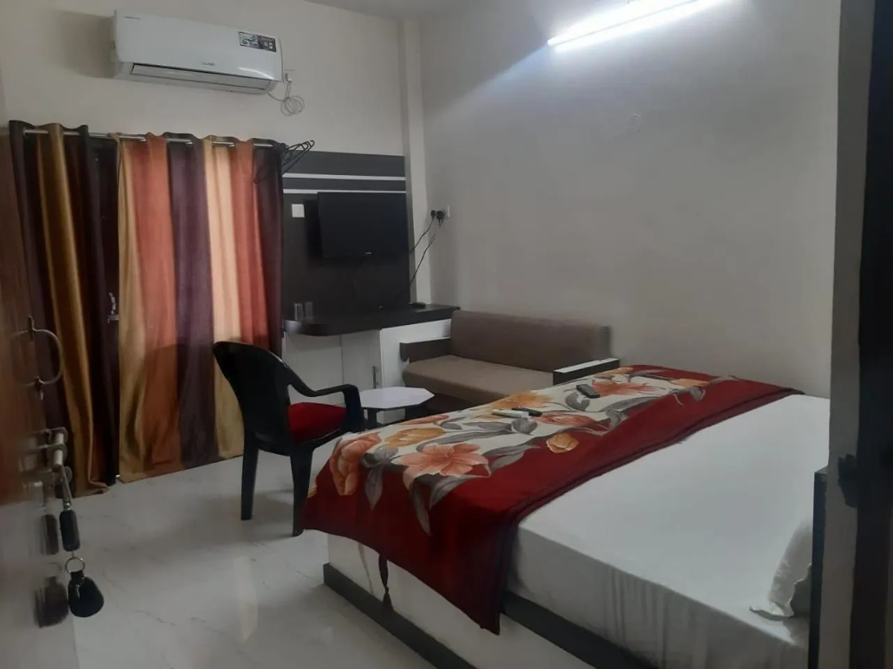 Photo of the whole room, Bed in Sita Inn Home Stay Away From Home By Hotel Sita Varanasi