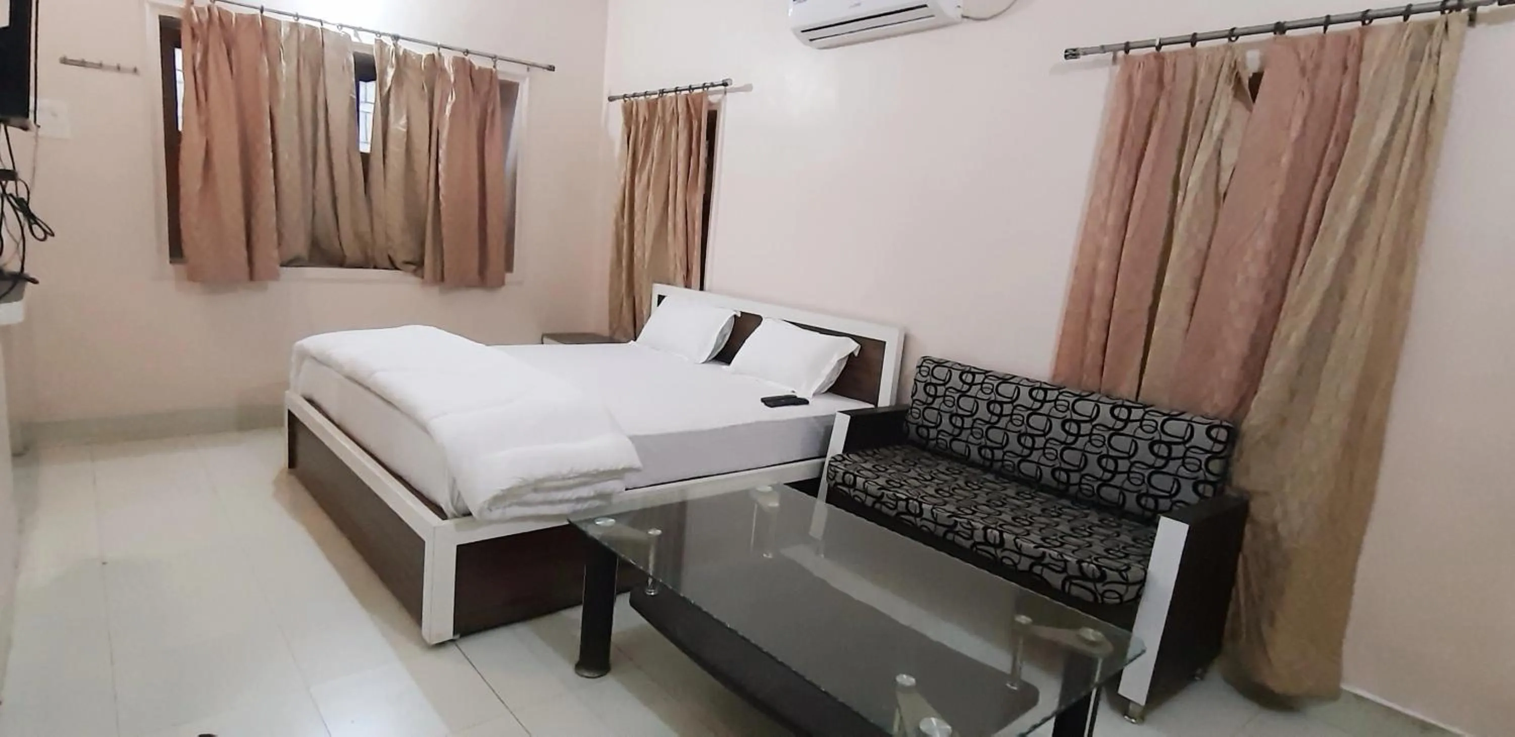 Photo of the whole room, Bed in Sita Inn Home Stay Away From Home By Hotel Sita Varanasi