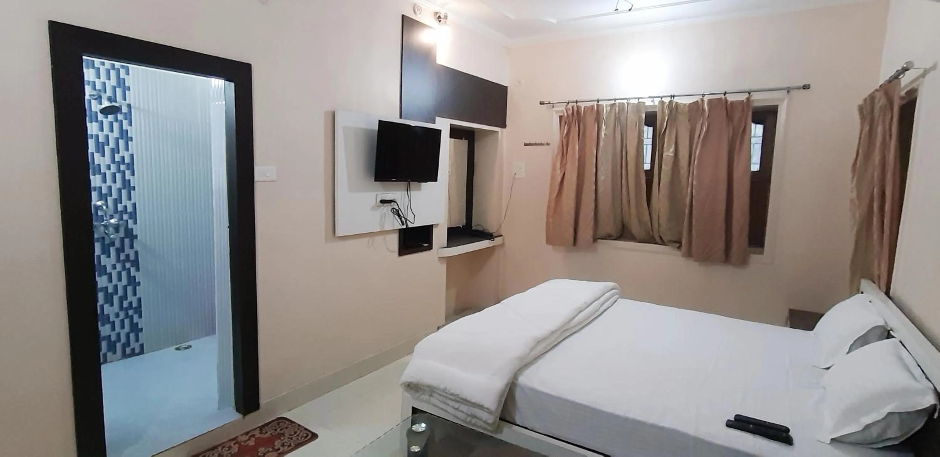 Photo of the whole room, Bed in Sita Inn Home Stay Away From Home By Hotel Sita Varanasi