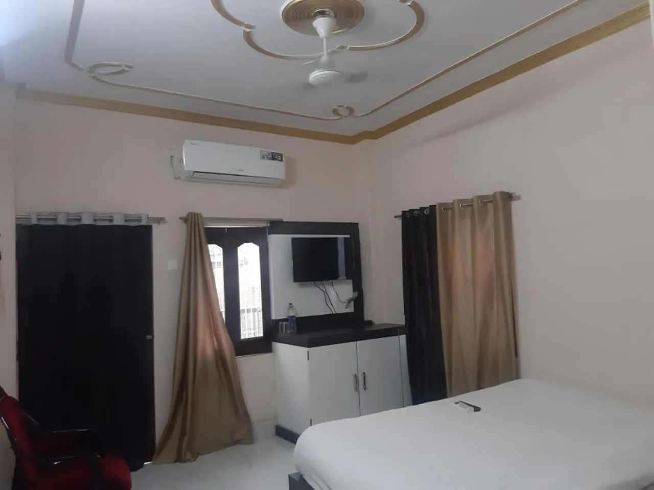 Photo of the whole room, Bed in Sita Inn Home Stay Away From Home By Hotel Sita Varanasi