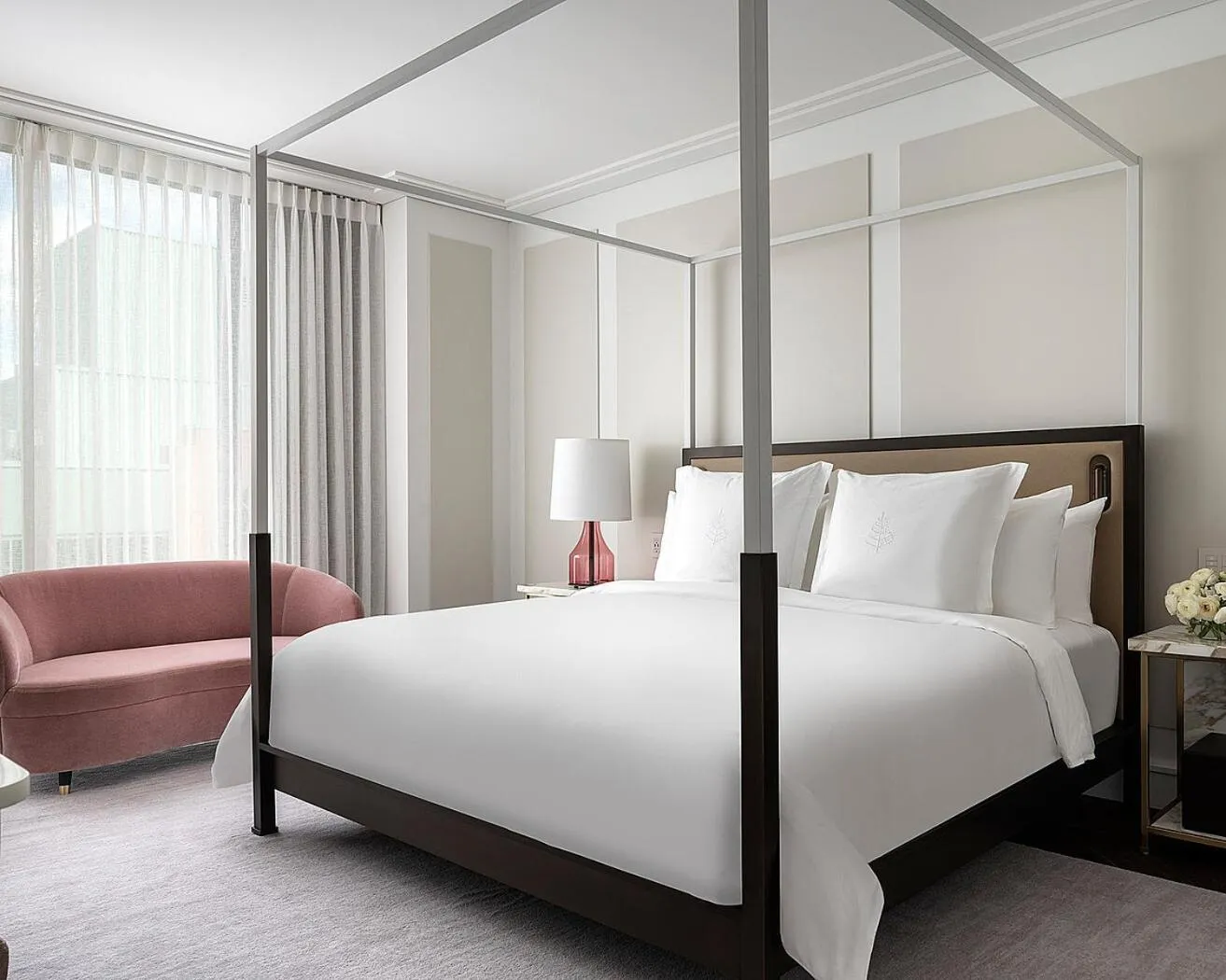 Bed in Four Seasons Hotel Montreal