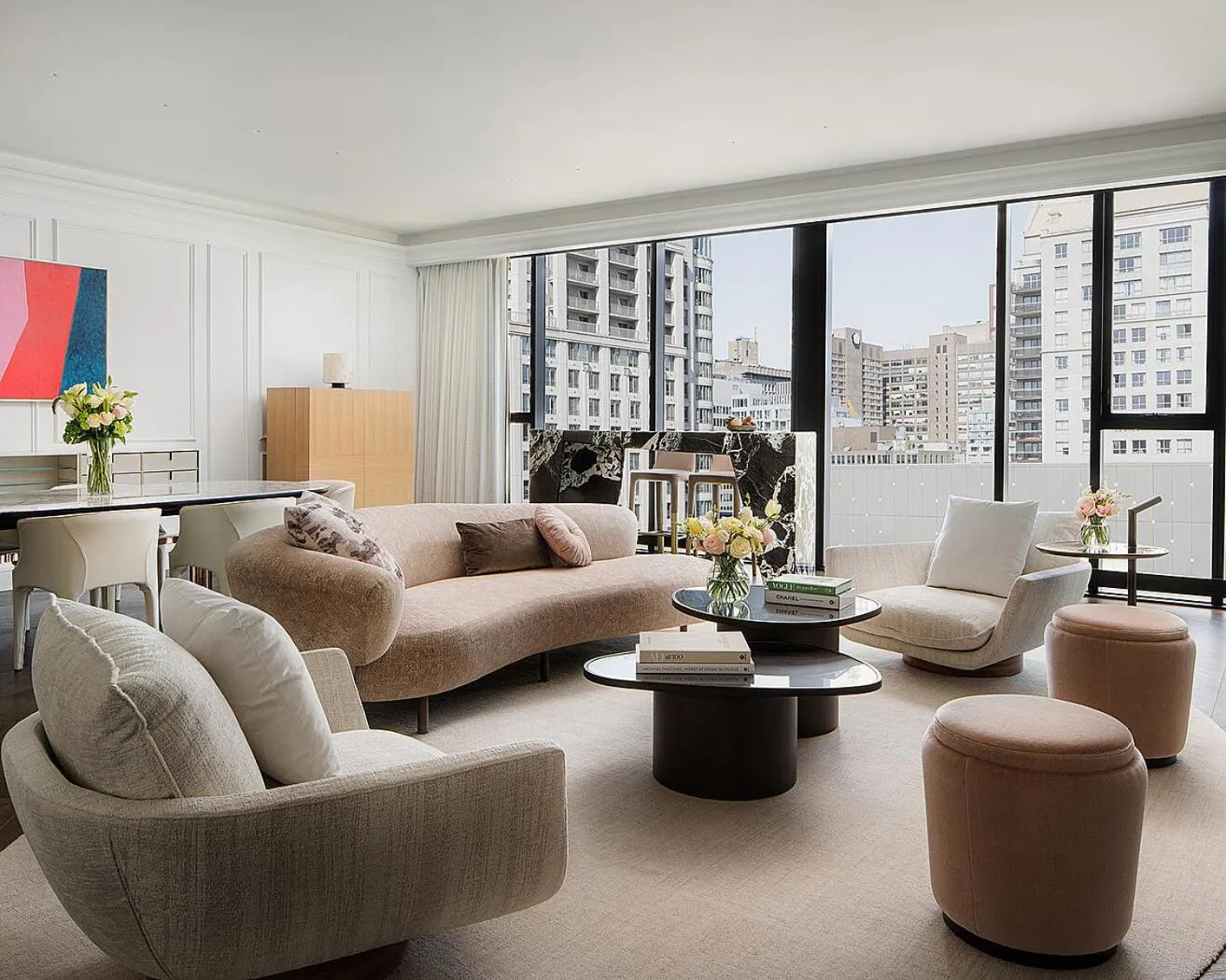 Living room in Four Seasons Hotel Montreal