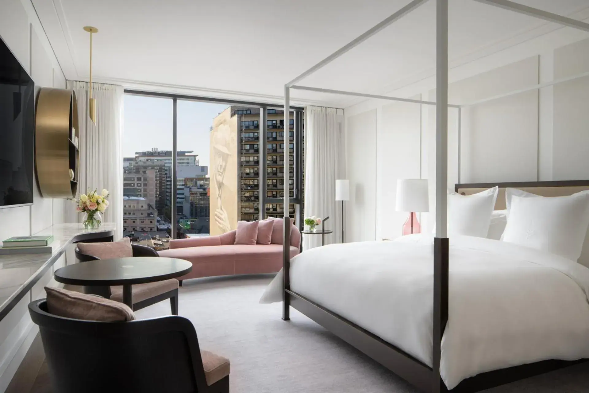 Premier King Carré Doré Room in Four Seasons Hotel Montreal Premier King Carré Doré Room in Four Seasons Hotel Montreal