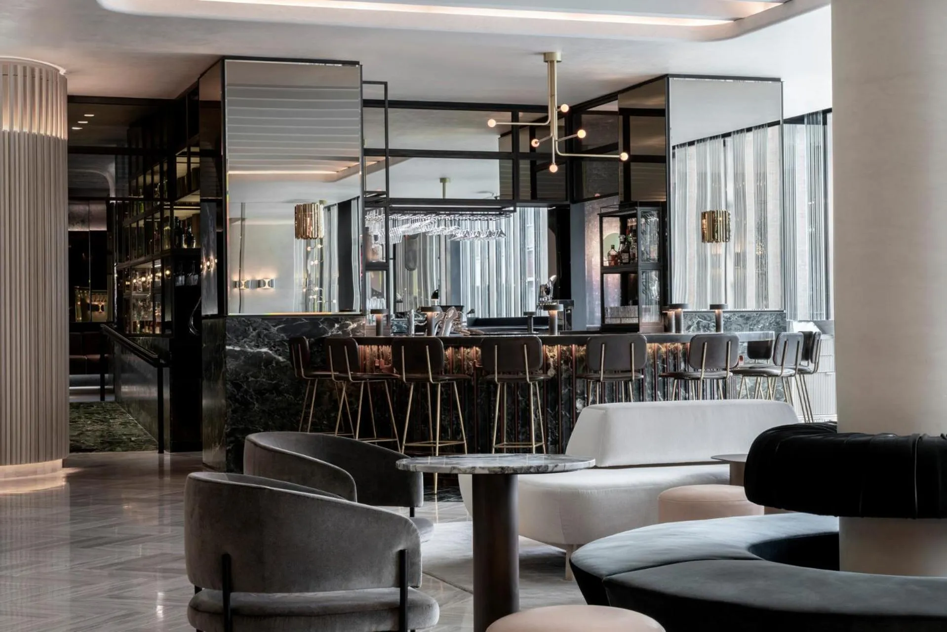 Lounge or bar in Four Seasons Hotel Montreal