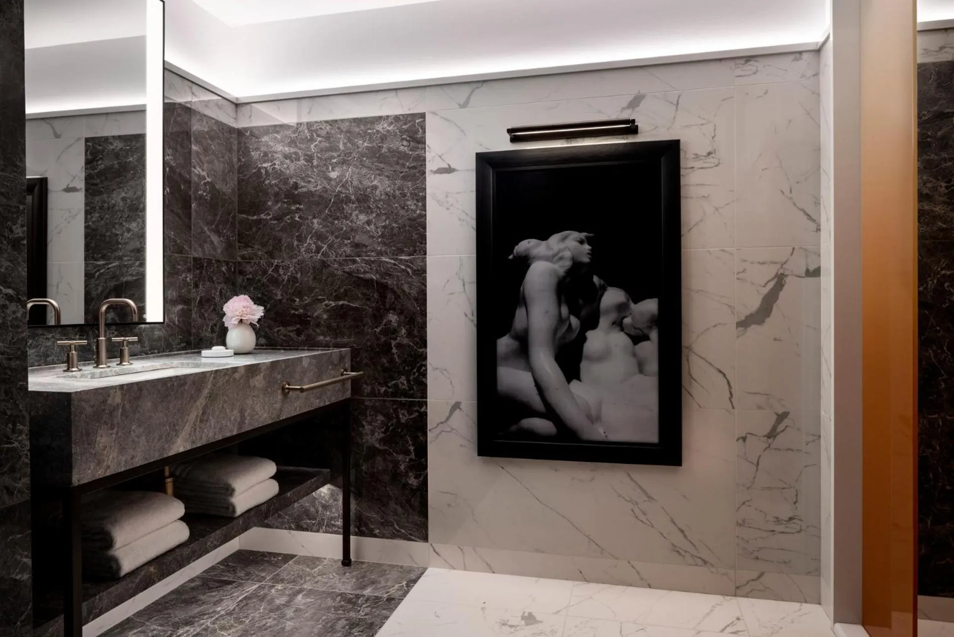Bathroom in Four Seasons Hotel Montreal