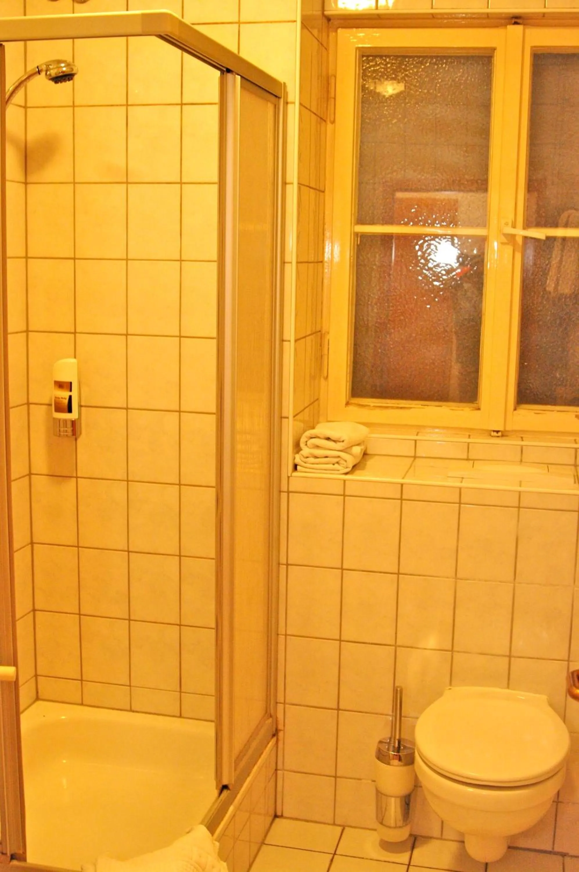 Bathroom in Gasthof zum Kauzen