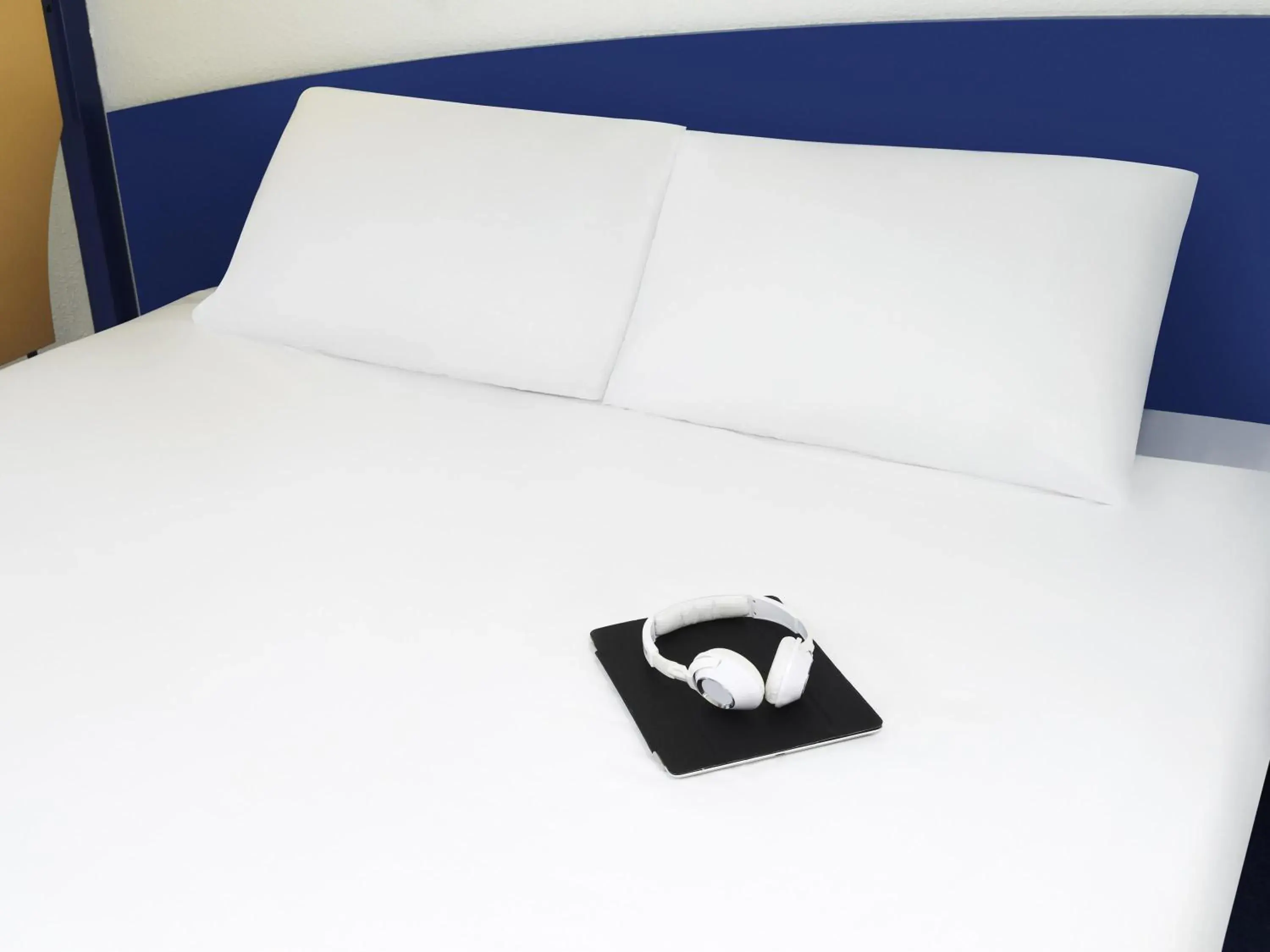 Bedroom, Bed in ibis budget Newport Bedroom, Bed in ibis budget Newport