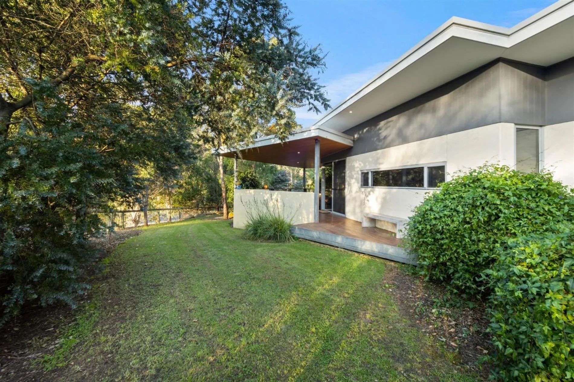 Garden in Banyandah - Dog Friendly - Family & Groups Welcome
