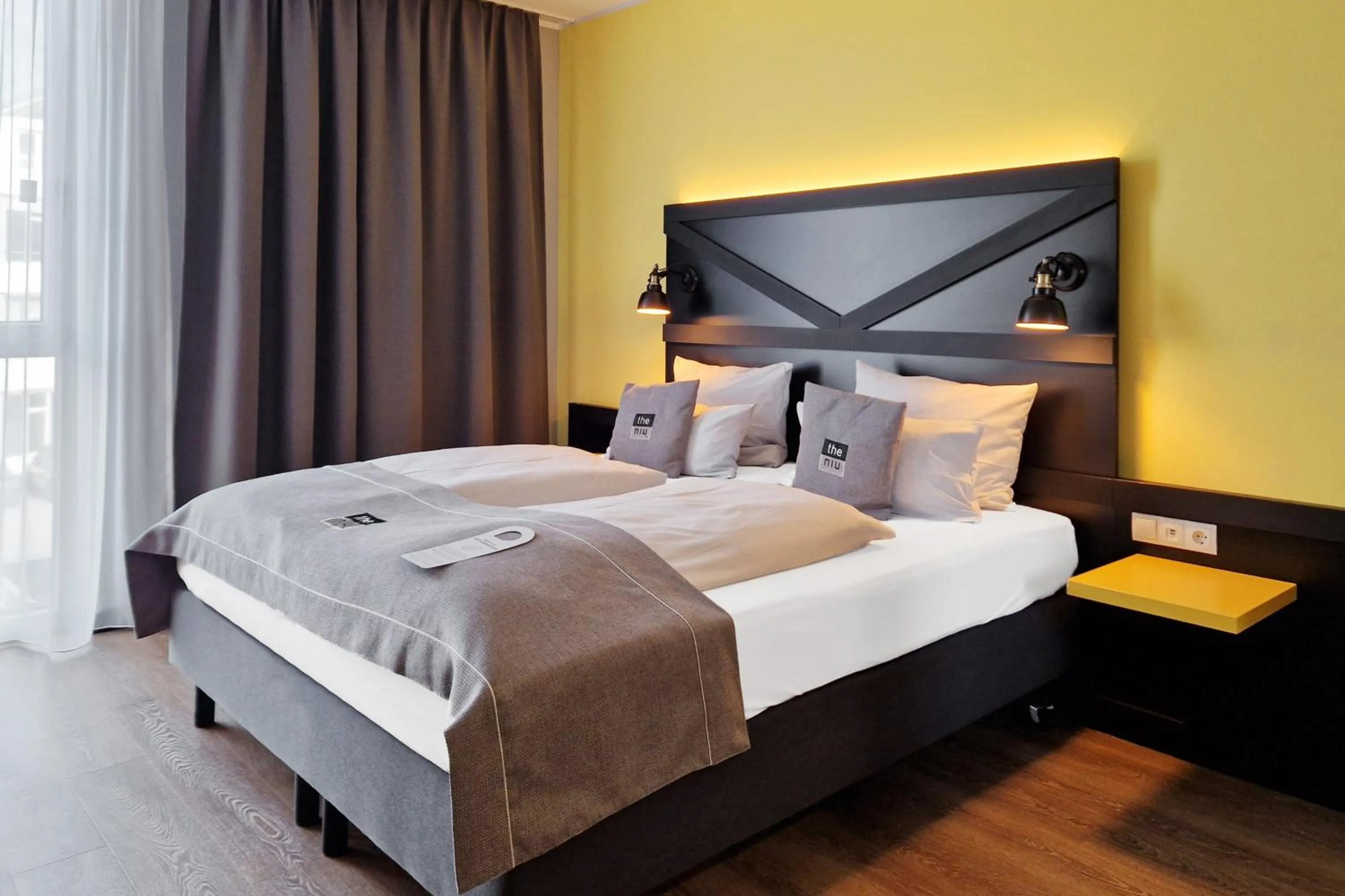 Photo of the whole room, Bed in Holiday Inn - the niu, Fury Aschheim Messe by IHG
