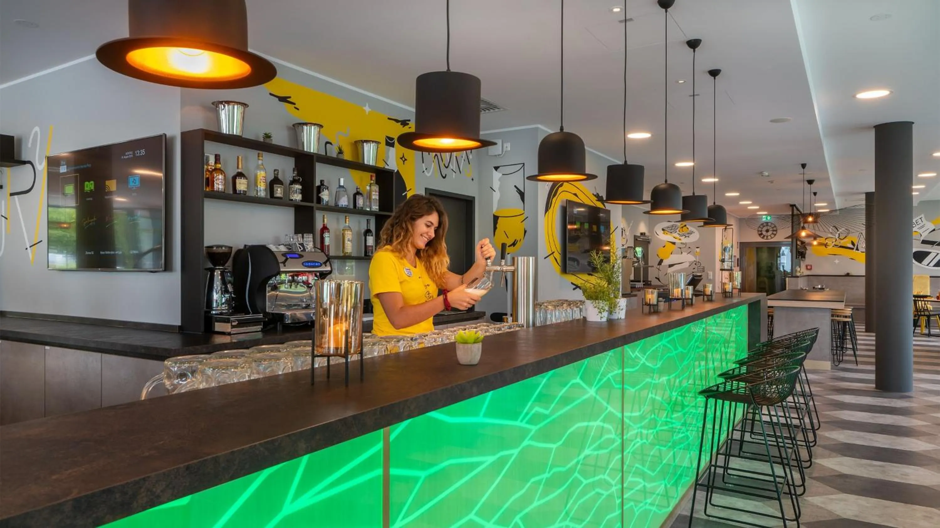 Lounge or bar in Holiday Inn - the niu, Fury Aschheim Messe by IHG