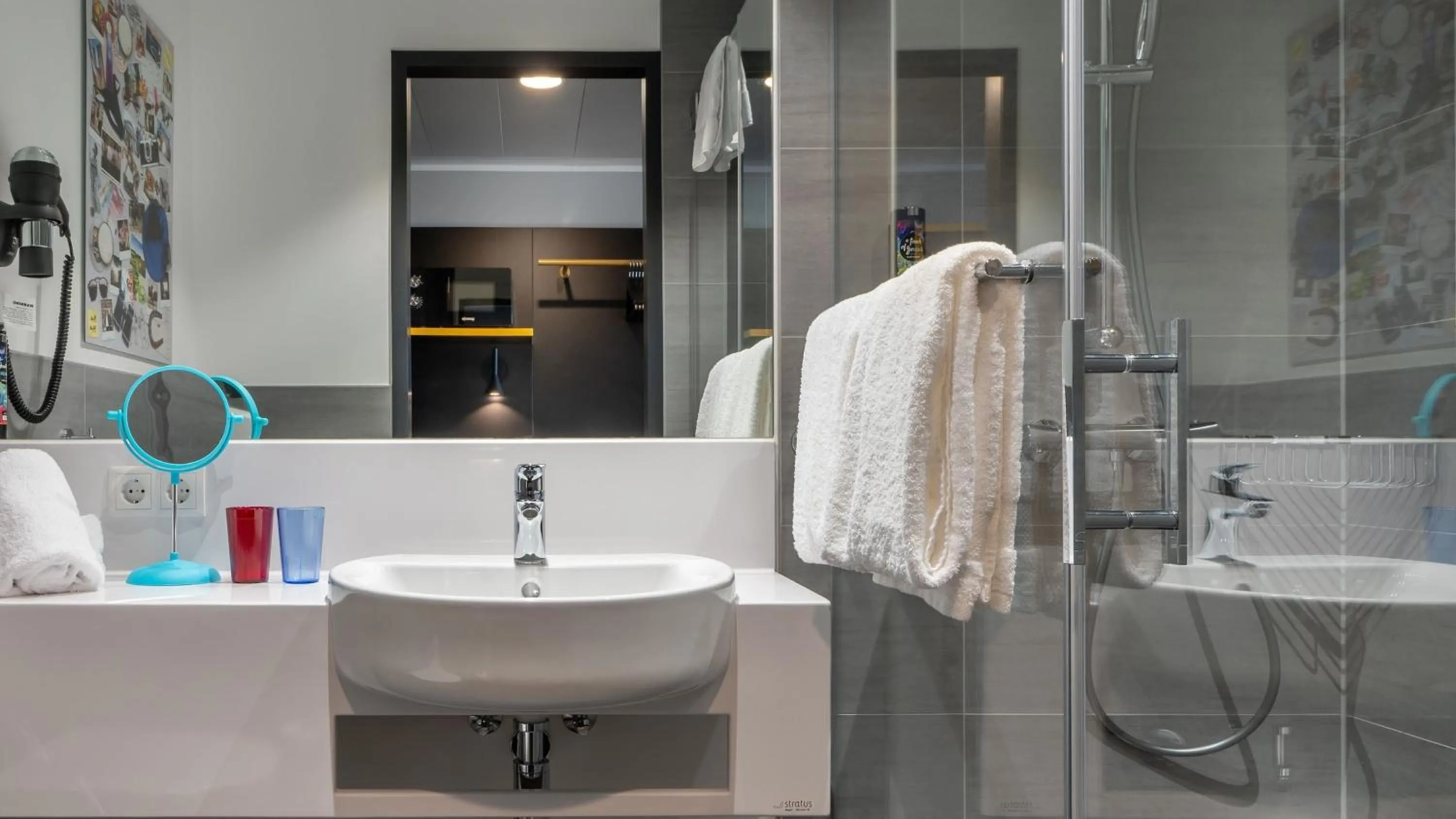 Bathroom in Holiday Inn - the niu, Fury Aschheim Messe by IHG