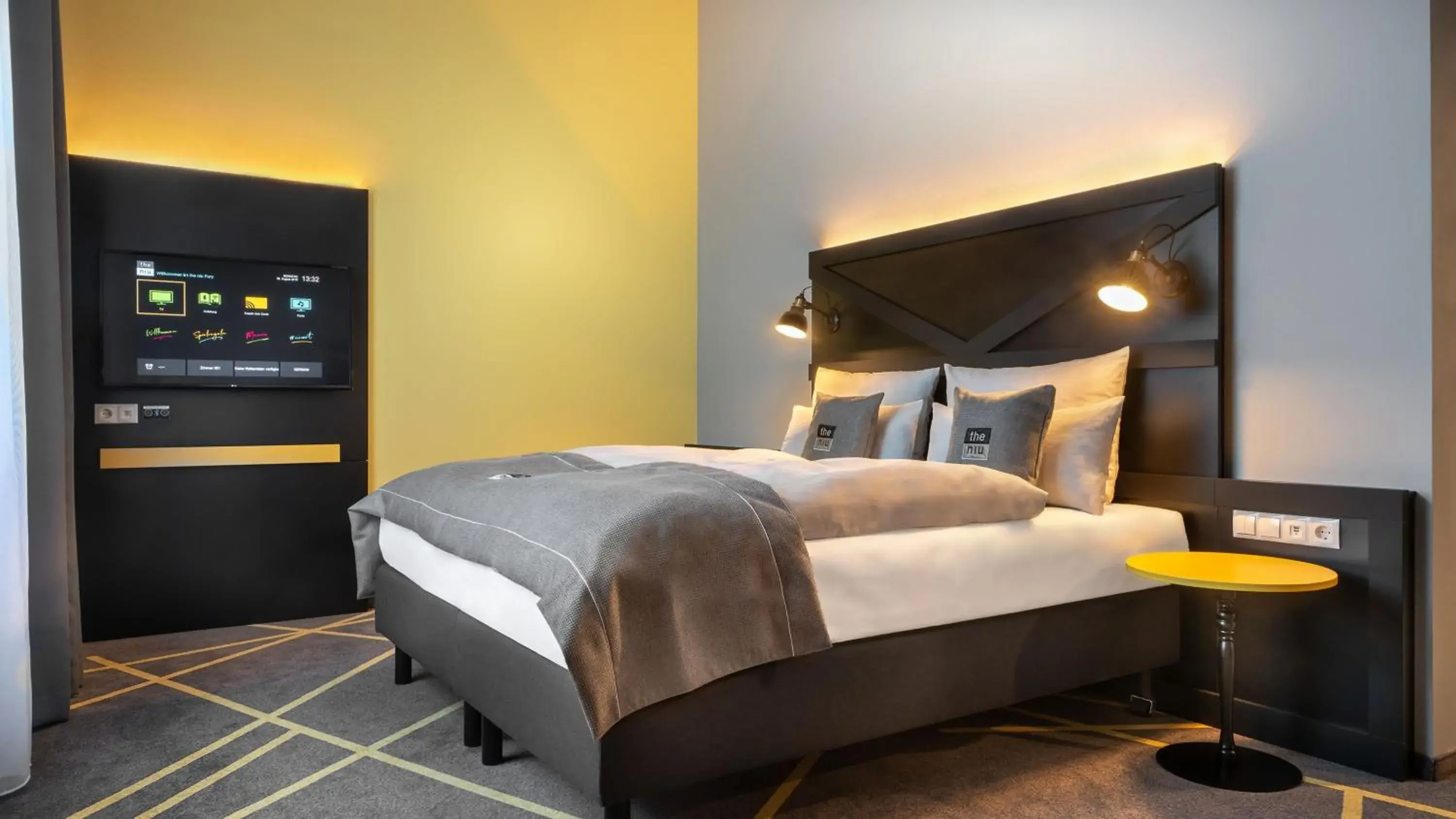 Standard Queen Room - Disability Access in Holiday Inn - the niu, Fury Aschheim Messe by IHG Standard Queen Room - Disability Access in Holiday Inn - the niu, Fury Aschheim Messe by IHG