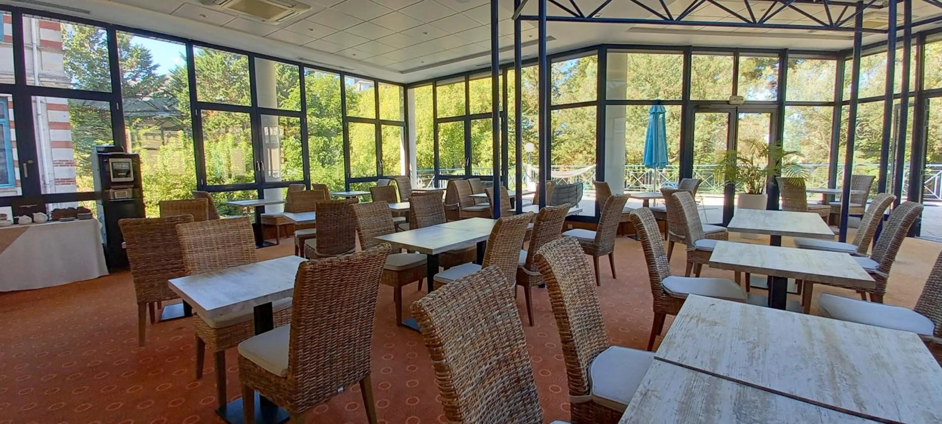 Continental breakfast in Résidence de Tourisme Vacances Bleues Villa Regina