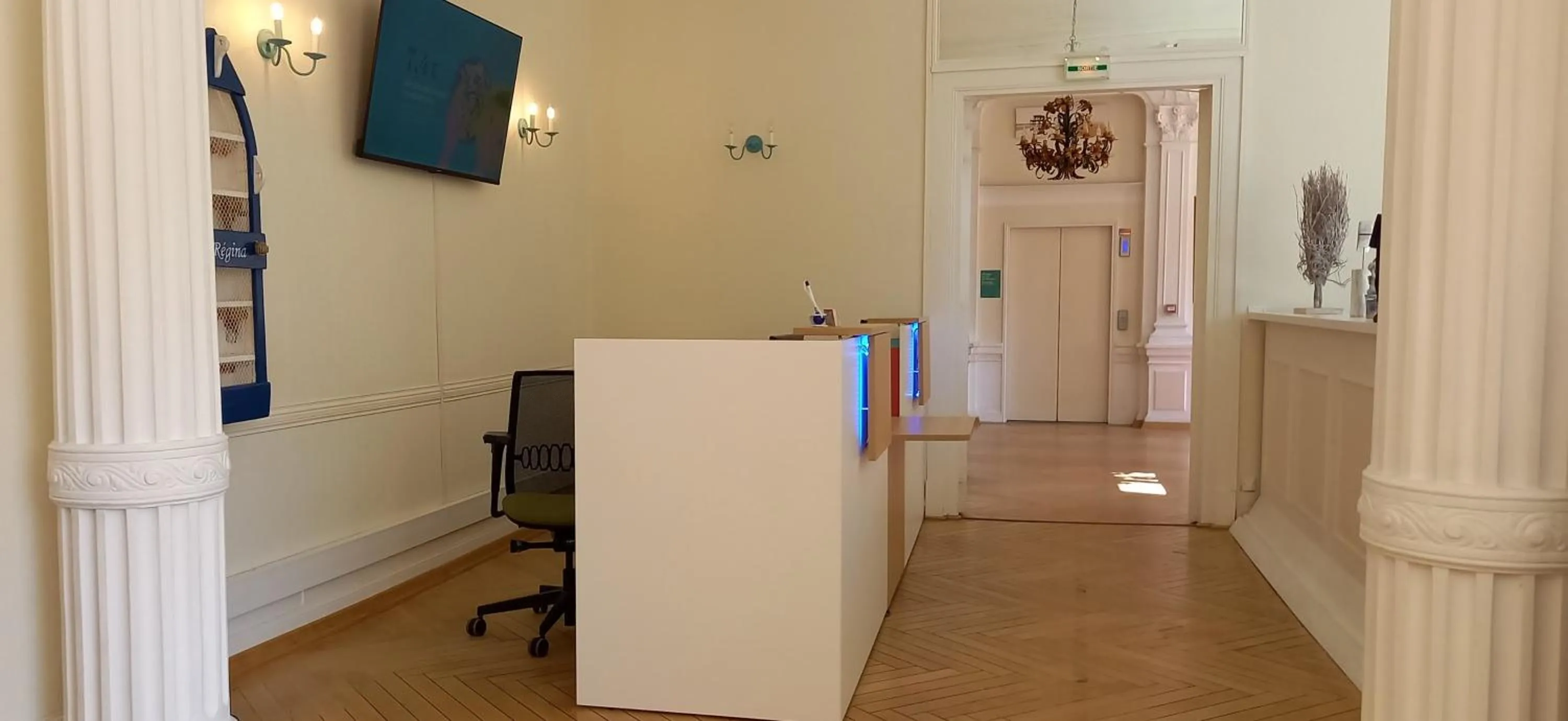 Lobby or reception in Résidence de Tourisme Vacances Bleues Villa Regina