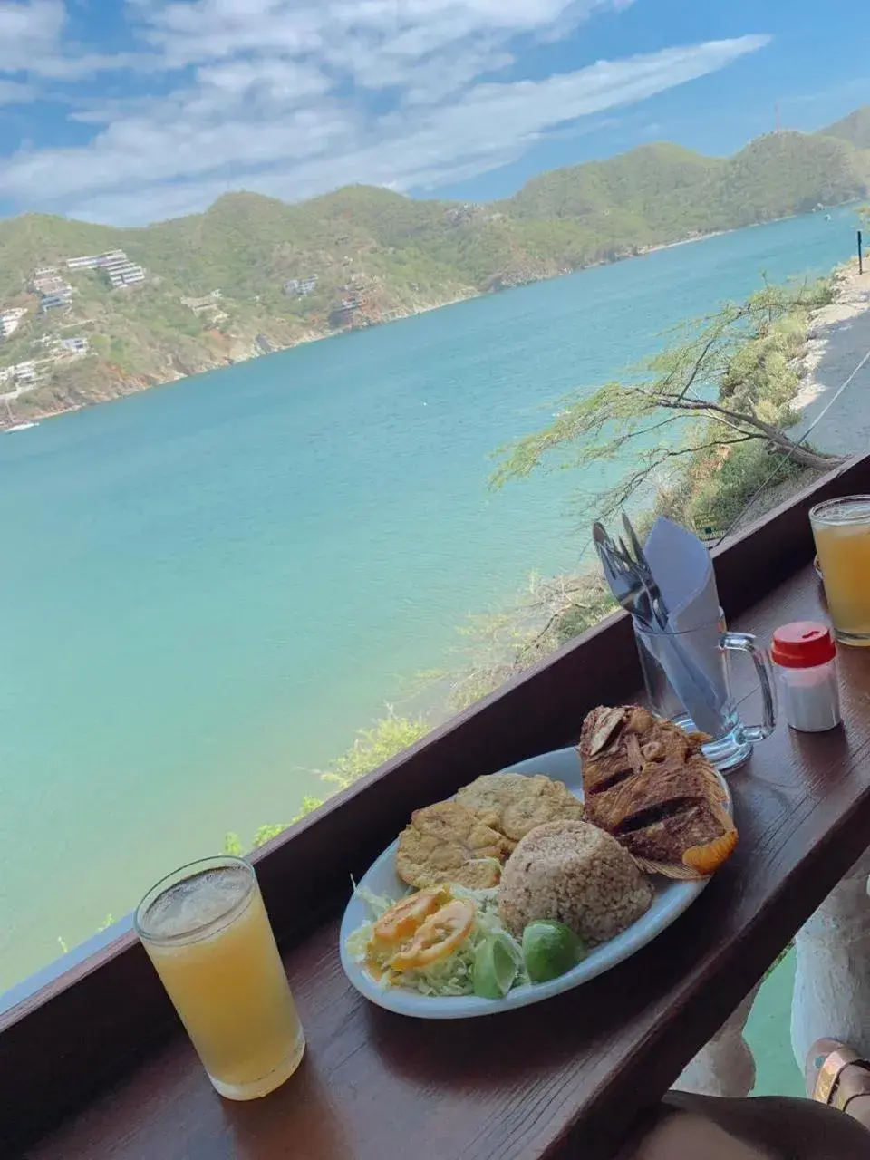 Restaurant/places to eat in Hotel Bahia Taganga Restaurant/places to eat in Hotel Bahia Taganga