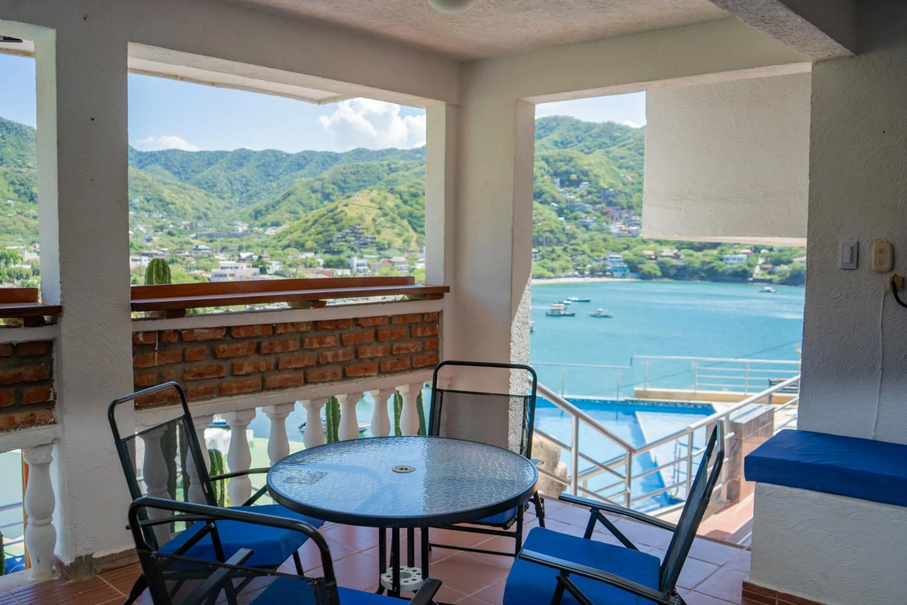 Seating area in Hotel Bahia Taganga