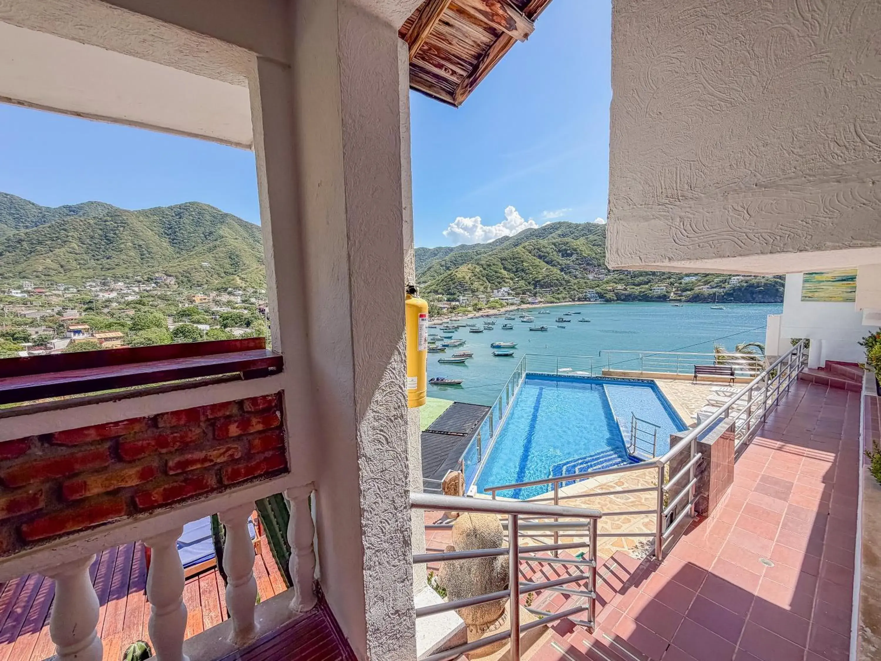 Swimming pool in Hotel Bahia Taganga Swimming pool in Hotel Bahia Taganga