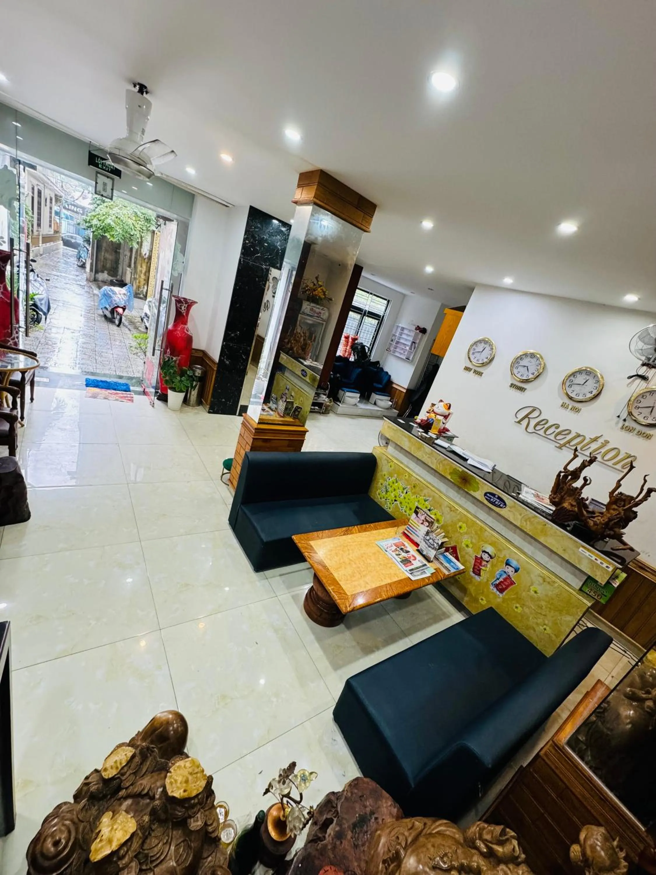 Communal lounge/ TV room in Sapphire Hotel Hue