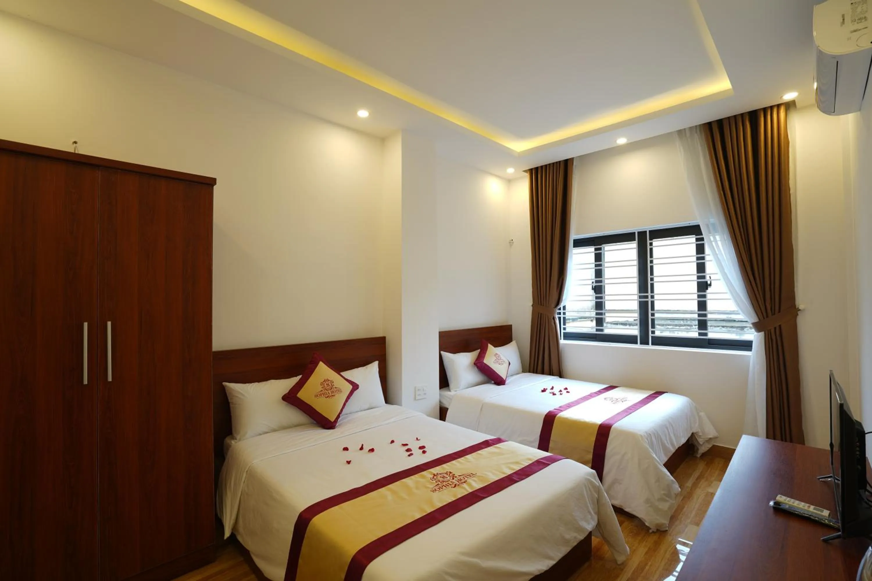 Bedroom, Bed in Sapphire Hotel Hue