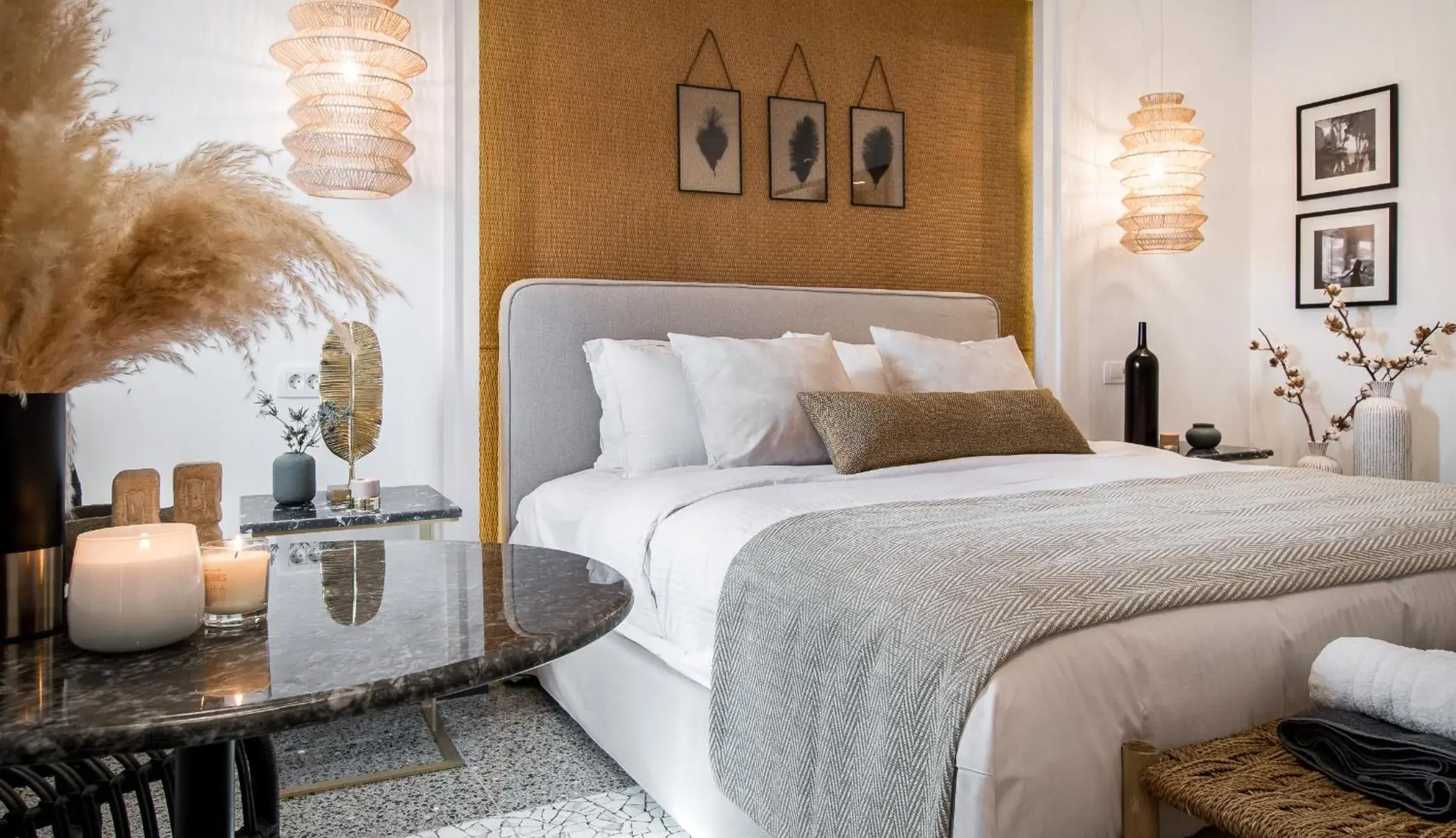 Bed in Amelot Art Suites Bed in Amelot Art Suites