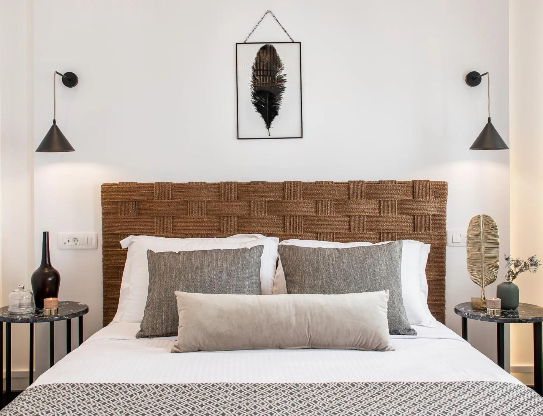 Time of day, Bed in Amelot Art Suites