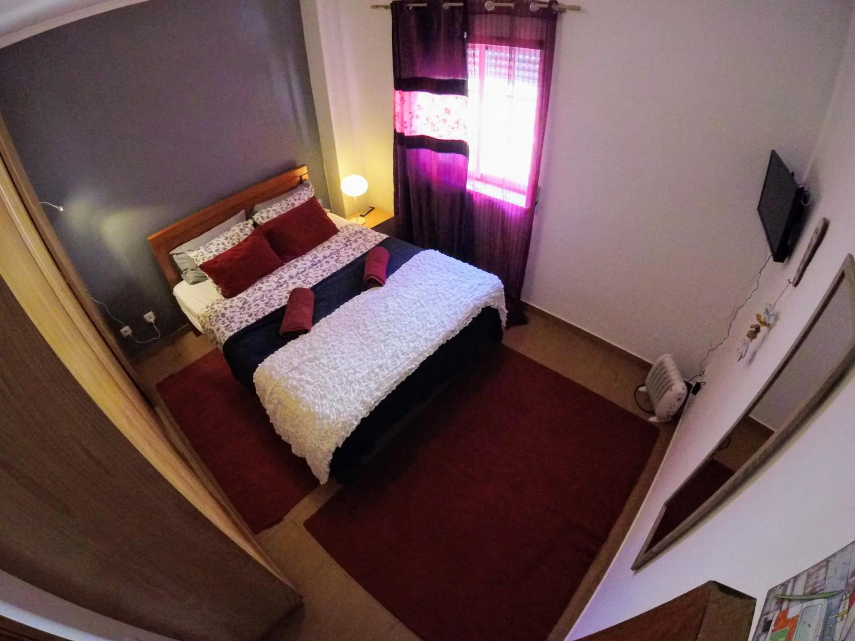 Staff, Bed in Peniche Surf Lodge 1