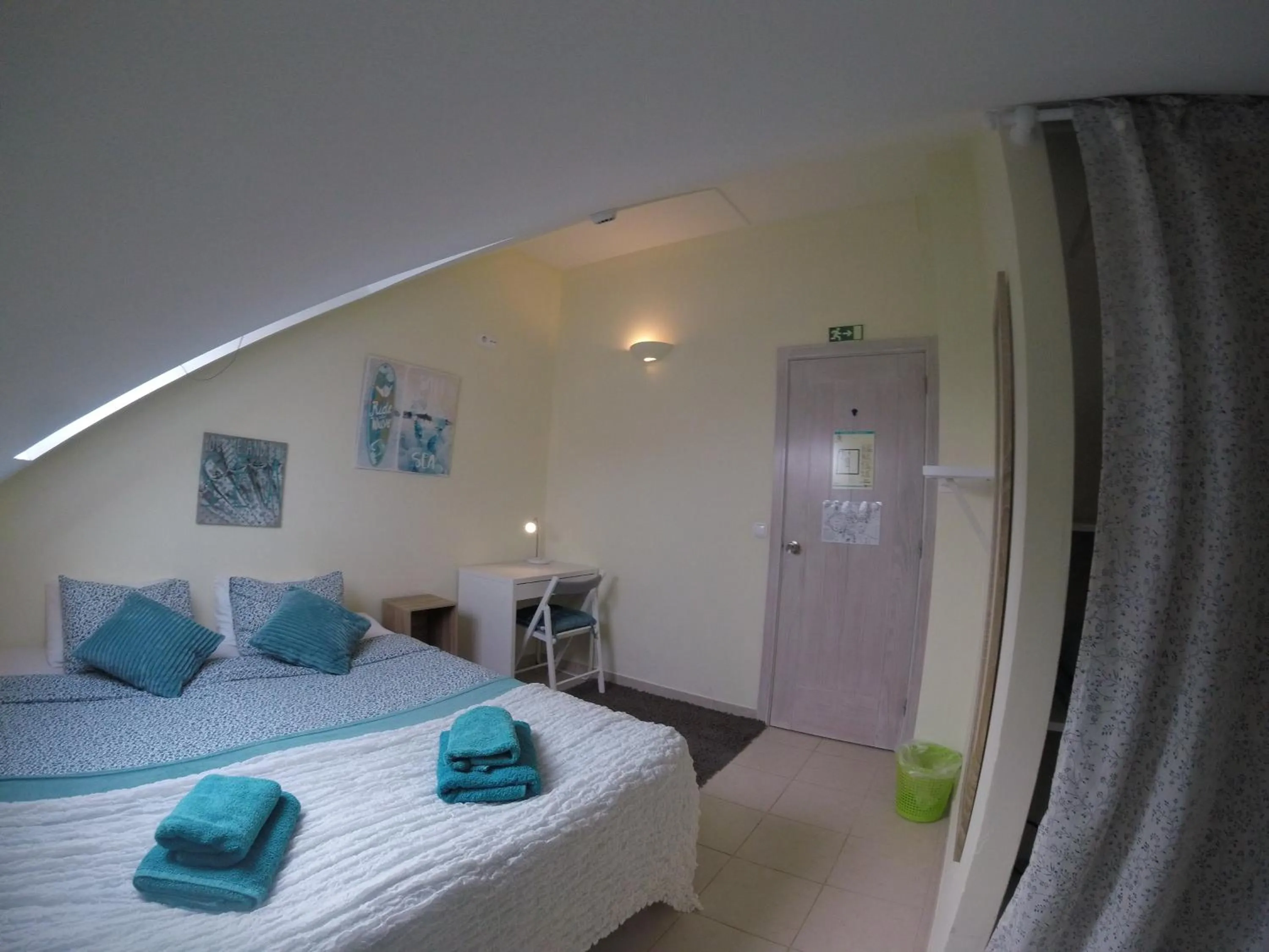 Property building, Bed in Peniche Surf Lodge 1