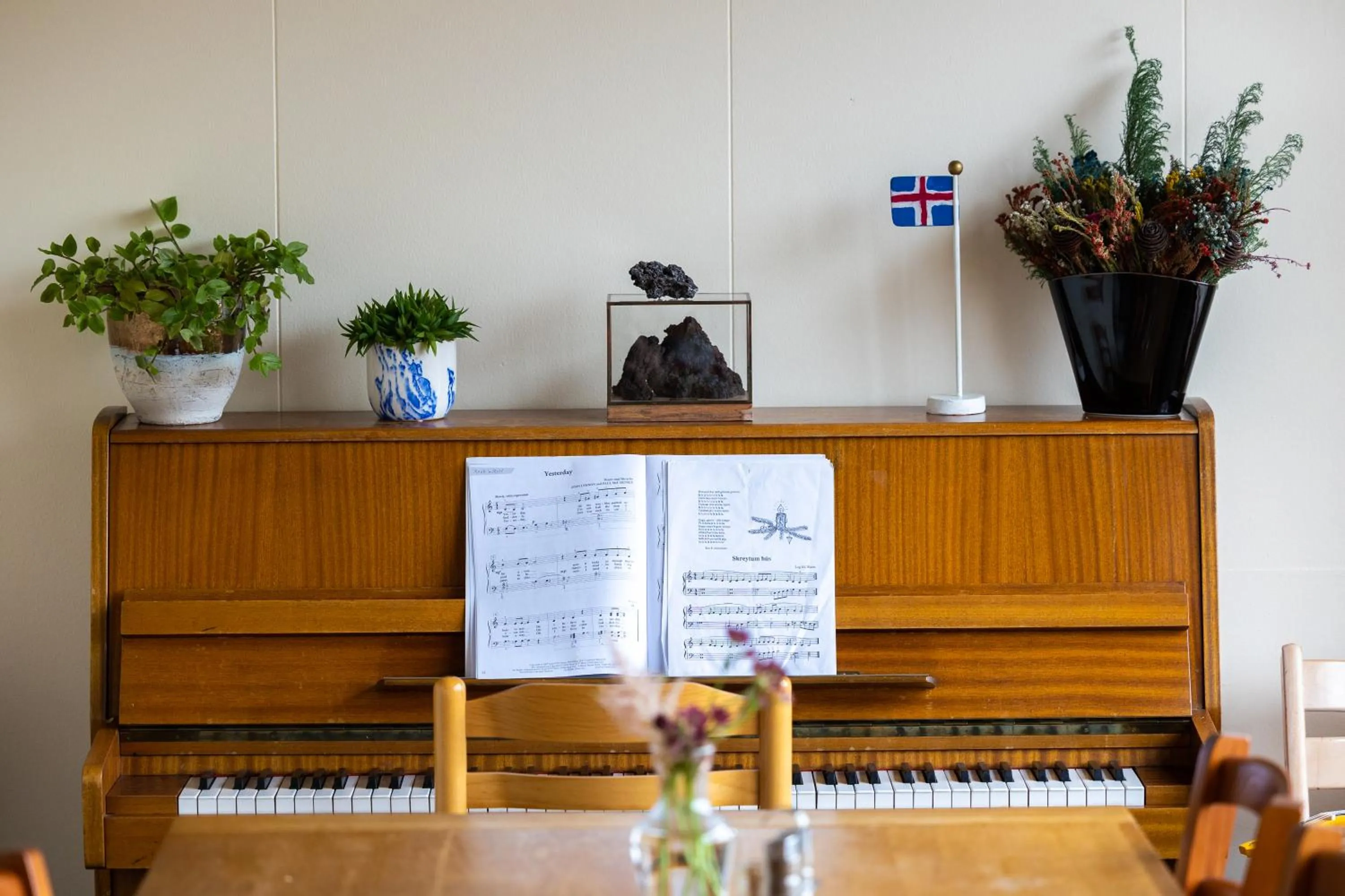 Seating area in Árnanes Country Hotel