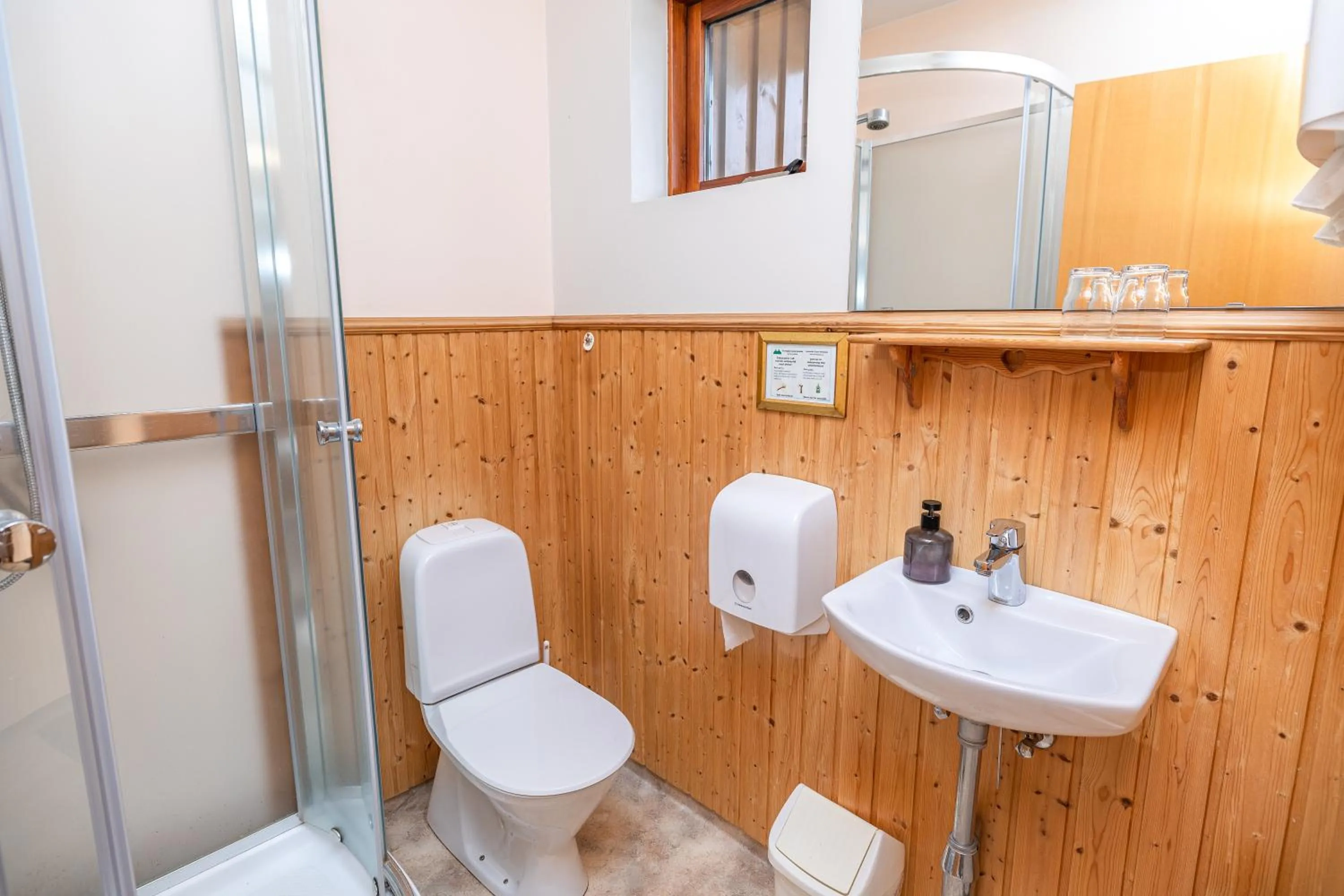 Toilet in Árnanes Country Hotel