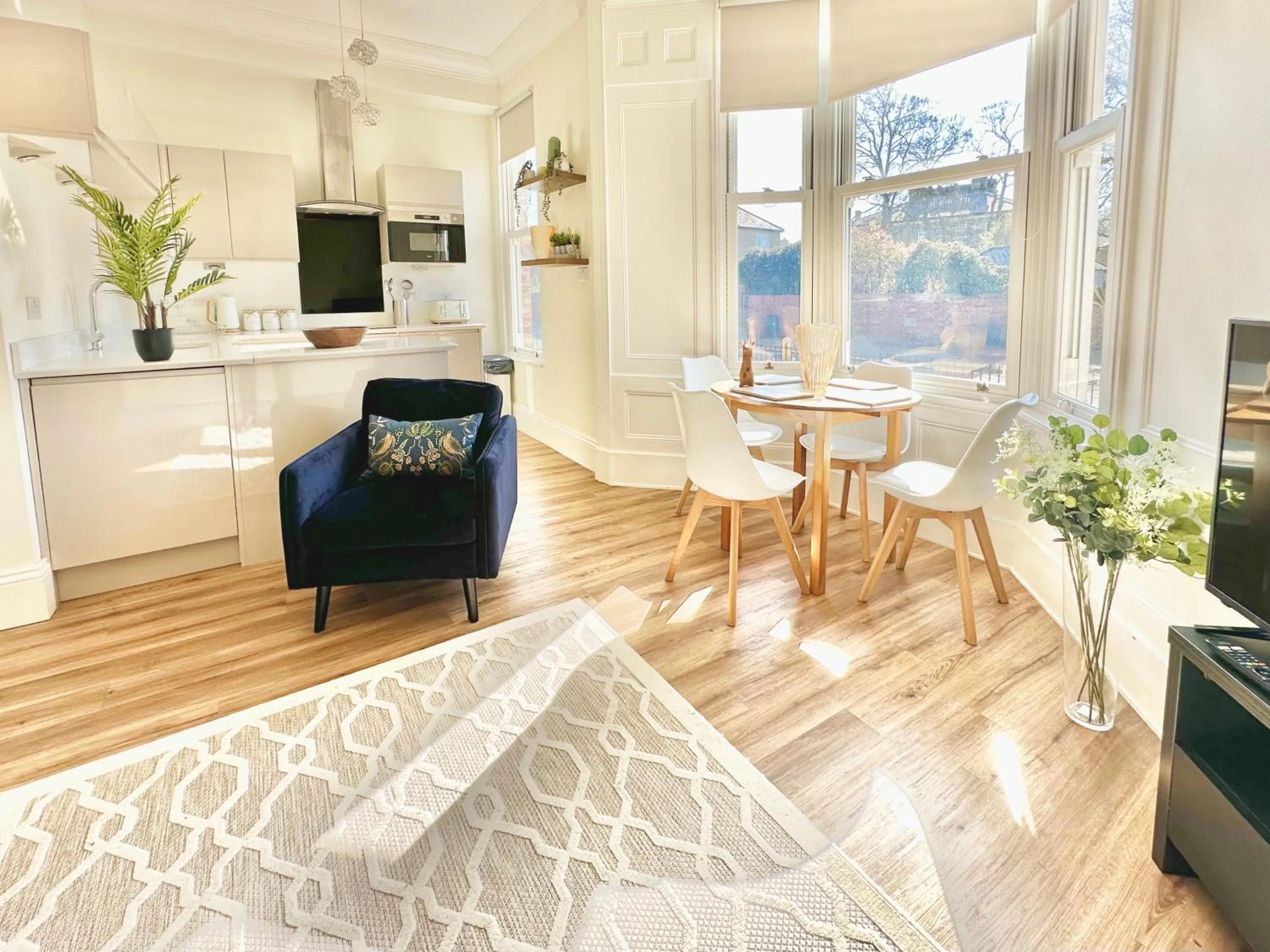 Clifford's Reach at Bluebridge Court with Free Parking
