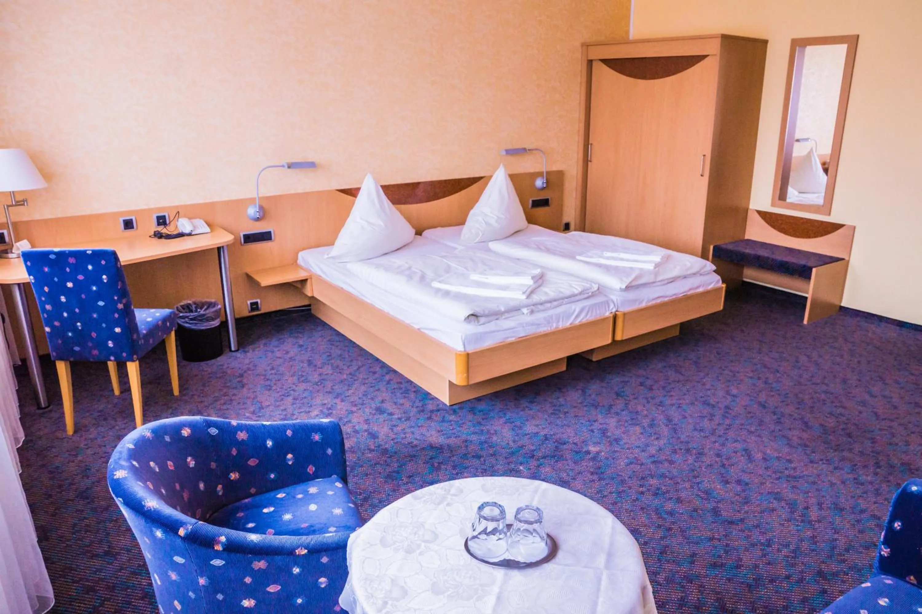 Bed in Warias Hotel & Restaurant am Geiseltalsee - Nähe Merseburg