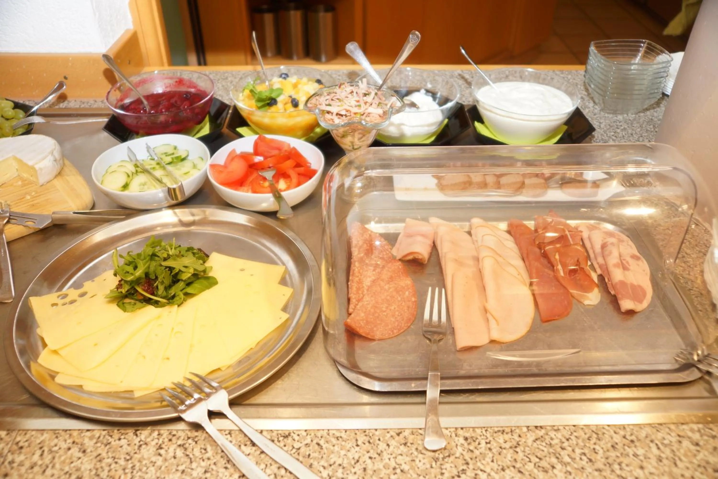 Breakfast in Warias Hotel & Restaurant am Geiseltalsee - Nähe Merseburg