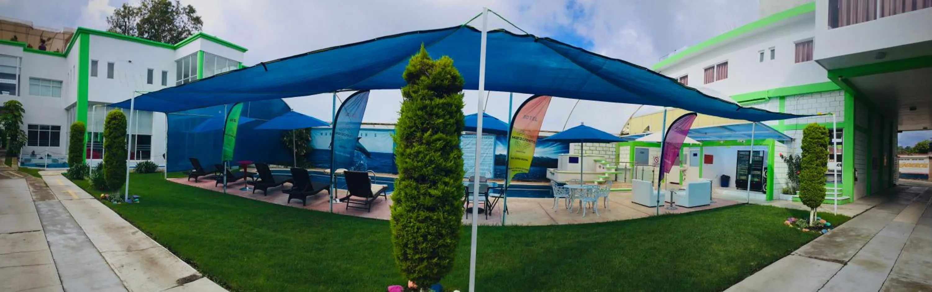 Swimming pool in Hotel Maragreens